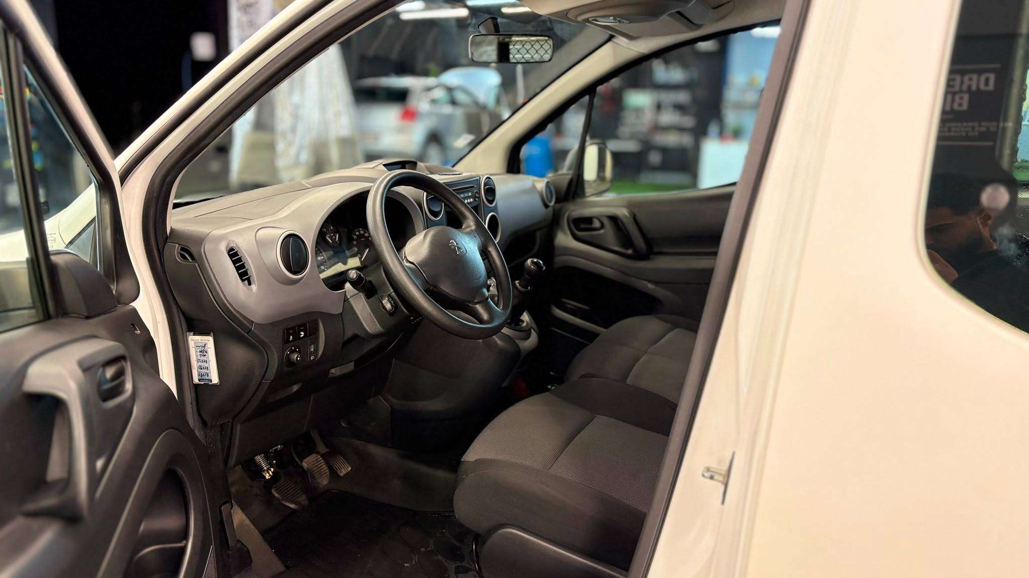 Peugeot Partner BENZINE bj2017 MANUEEL EUR6b