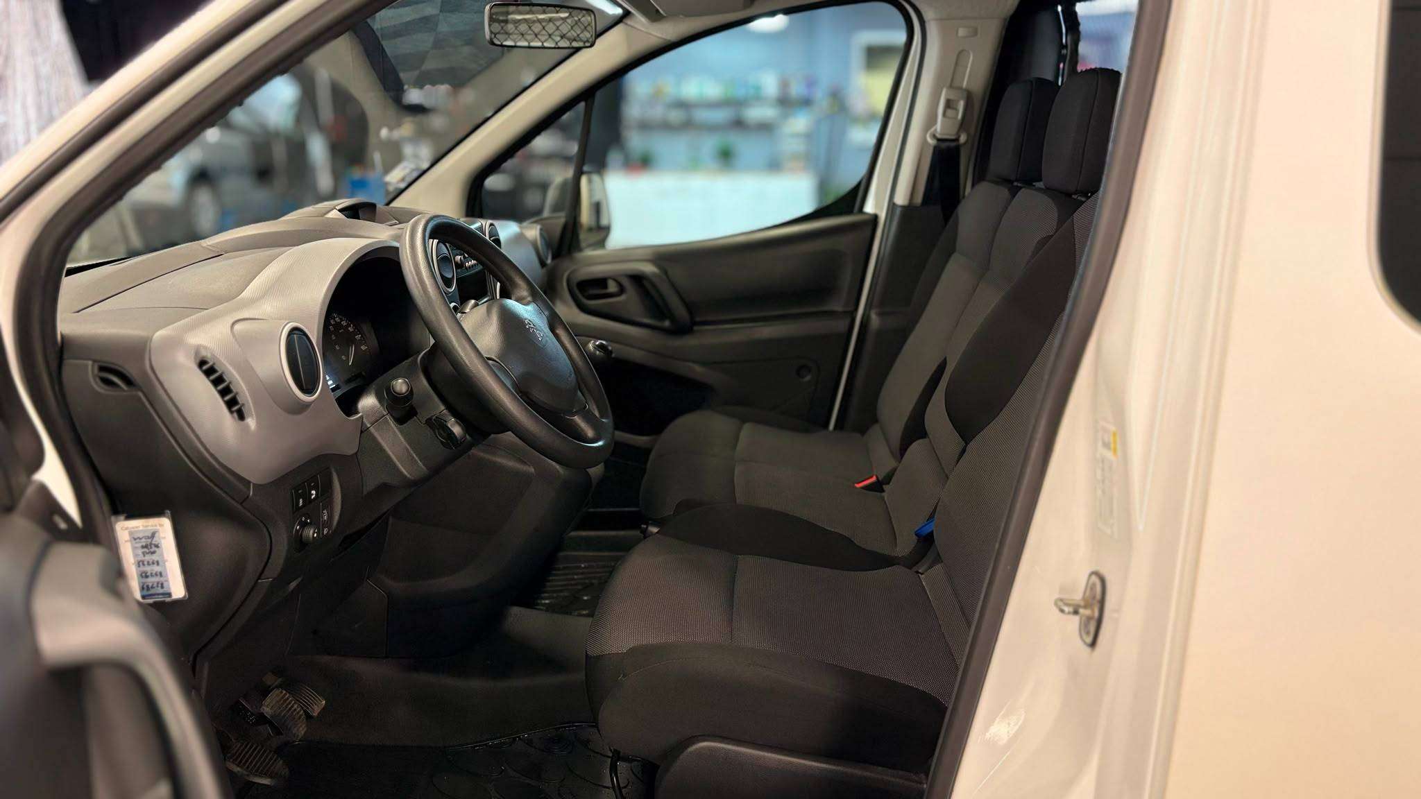 Peugeot Partner BENZINE bj2017 MANUEEL EUR6b