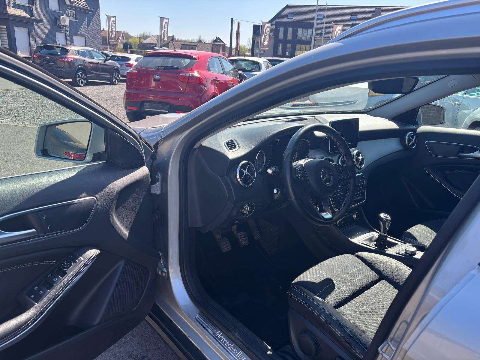 Mercedes-Benz GLA 180 i X156 Activity Edition*NAV PARKSENSOR CRUISE BT