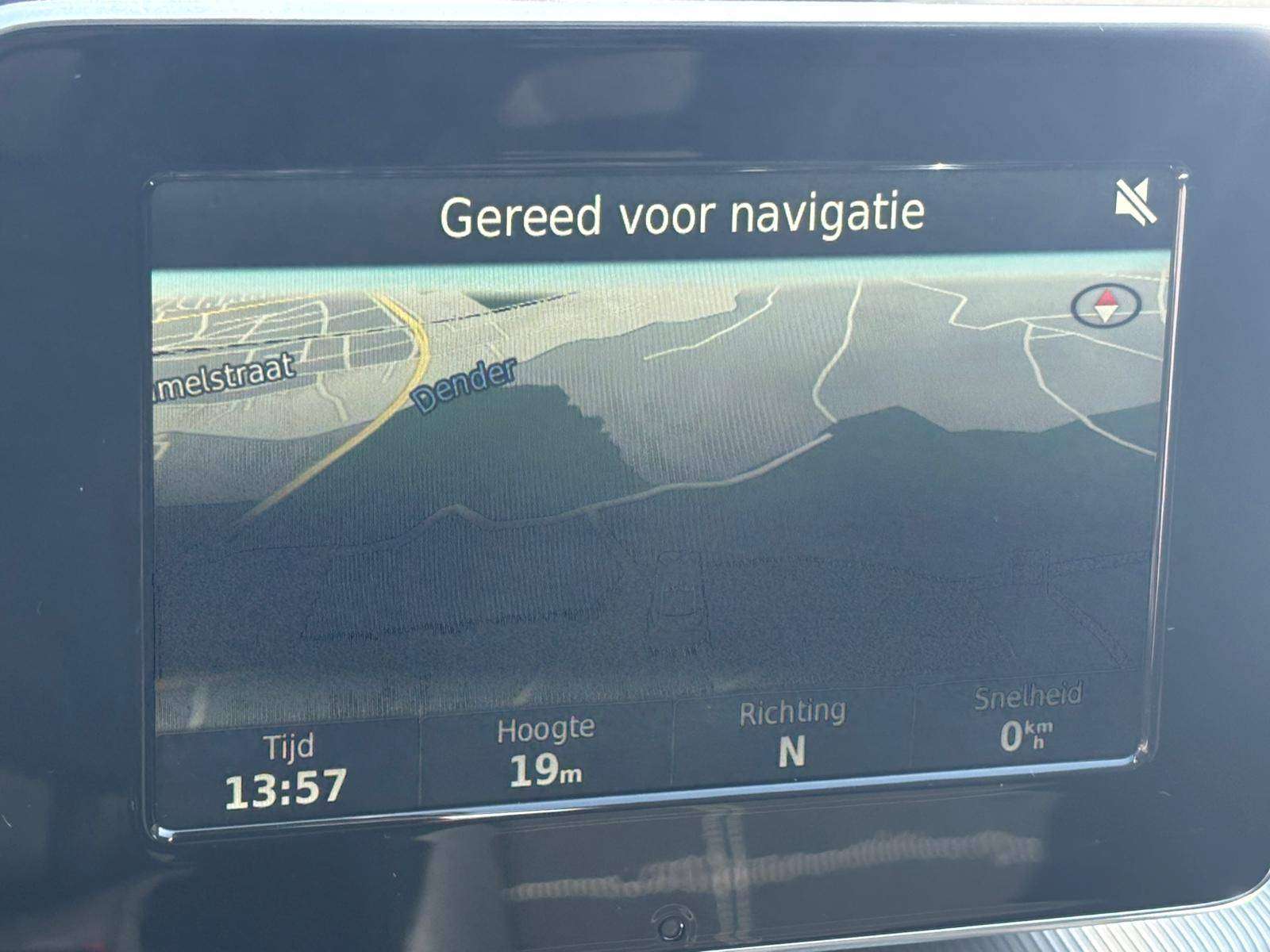 Mercedes-Benz GLA 180 i X156 Activity Edition*NAV PARKSENSOR CRUISE BT