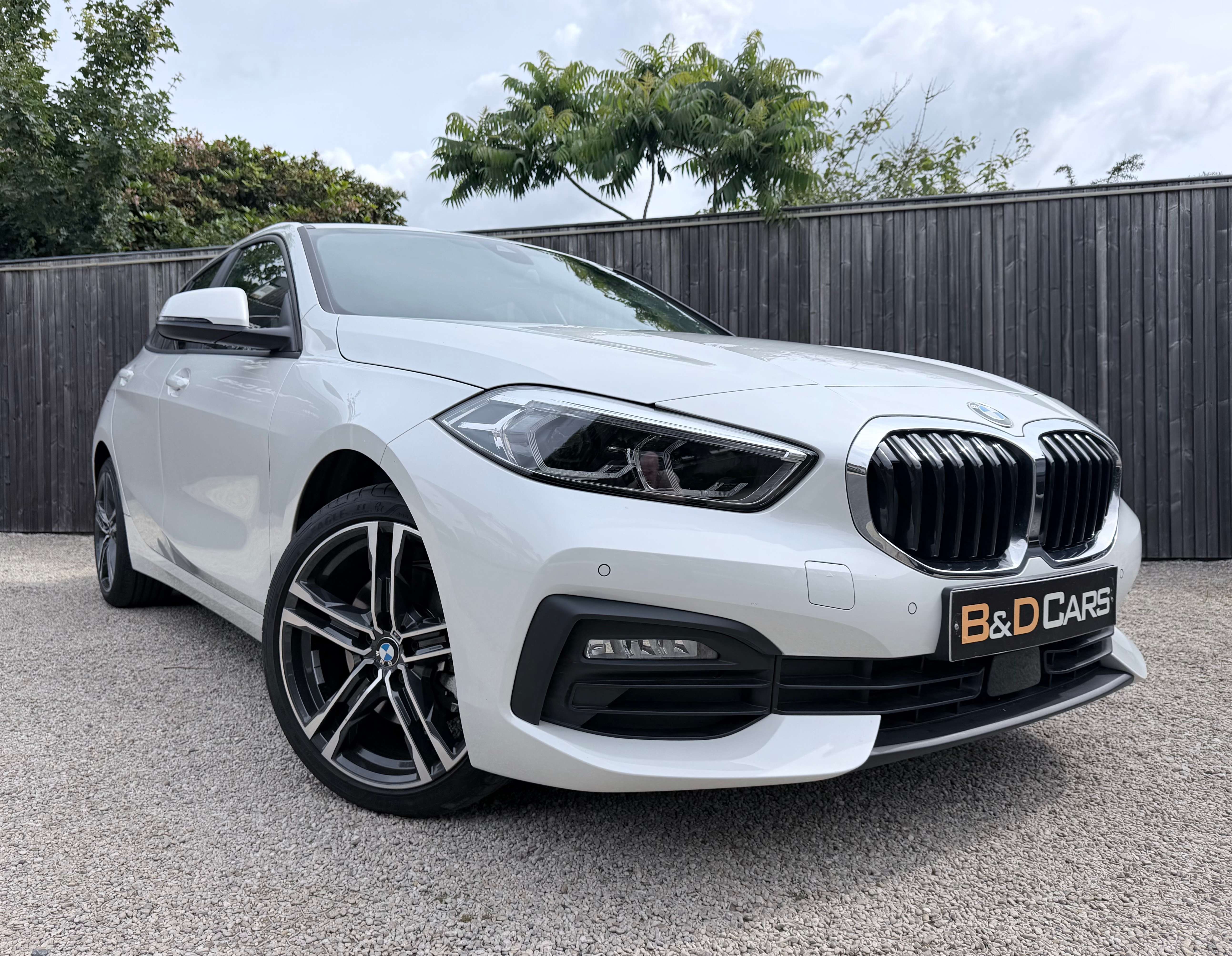 BMW 118 118i 18"M/CARPLAY/NAVI/SAFETY/CRUISE/ZETELVERW.