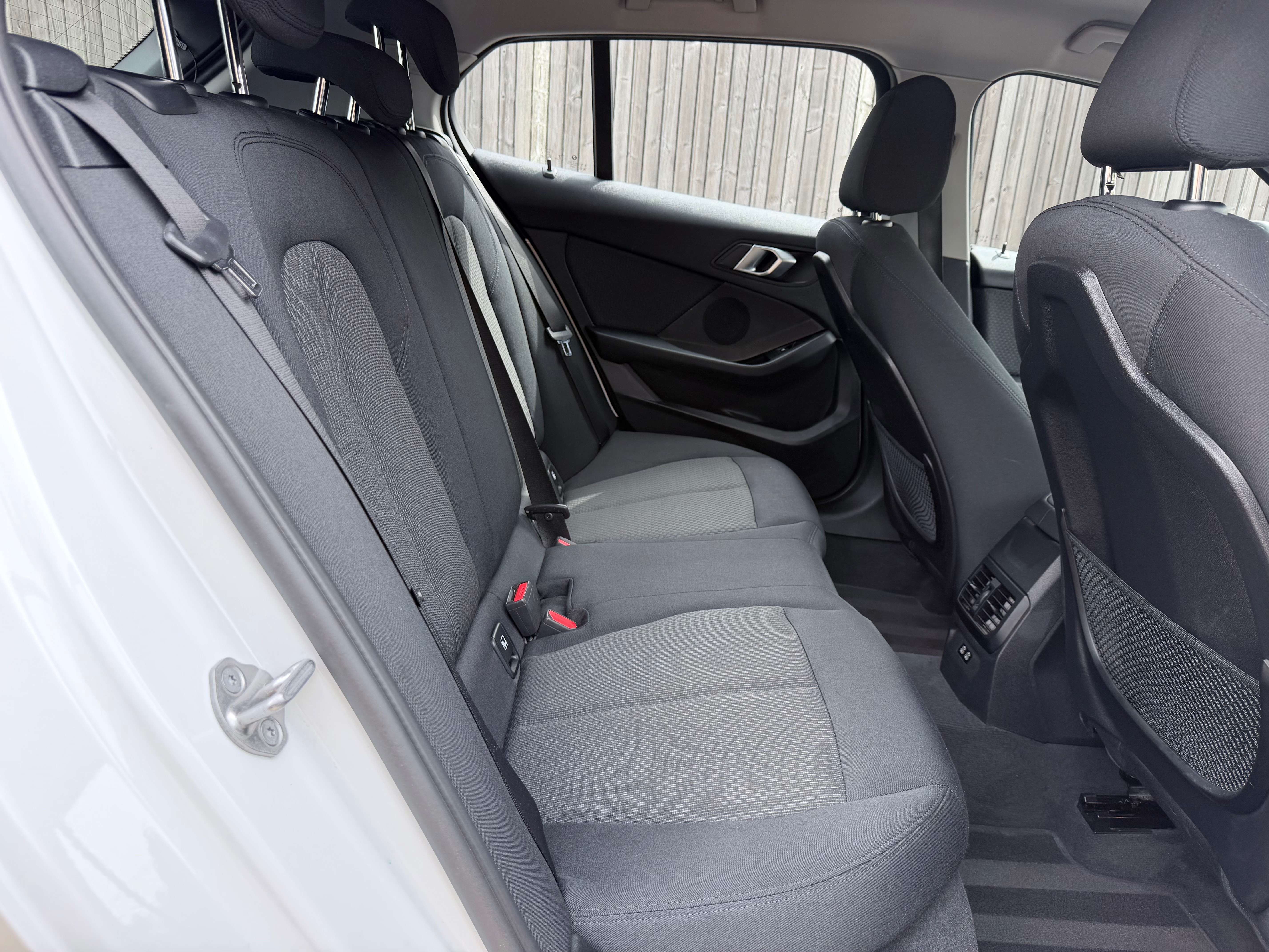 BMW 118 118i 18"M/CARPLAY/NAVI/SAFETY/CRUISE/ZETELVERW.