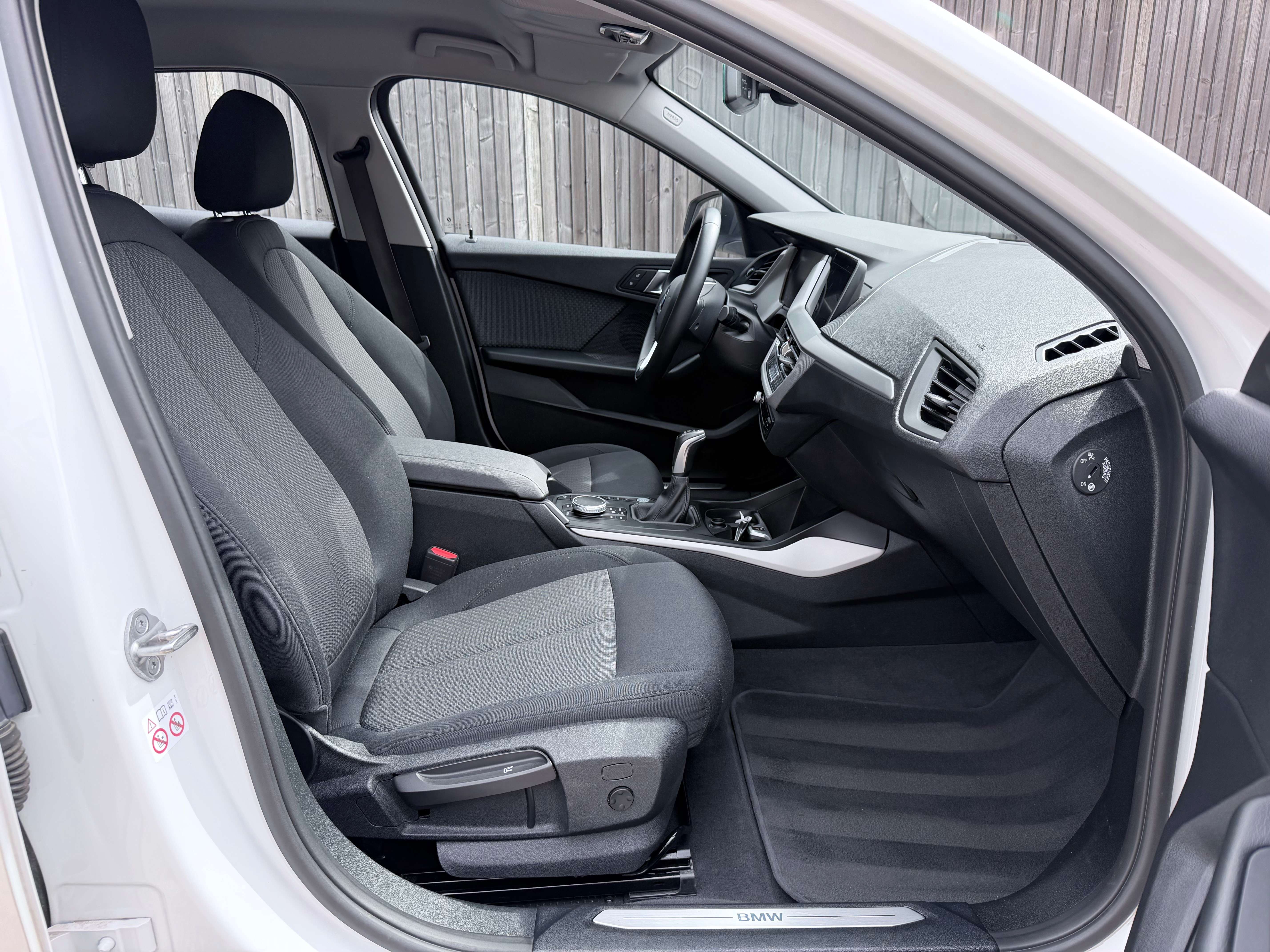 BMW 118 118i 18"M/CARPLAY/NAVI/SAFETY/CRUISE/ZETELVERW.