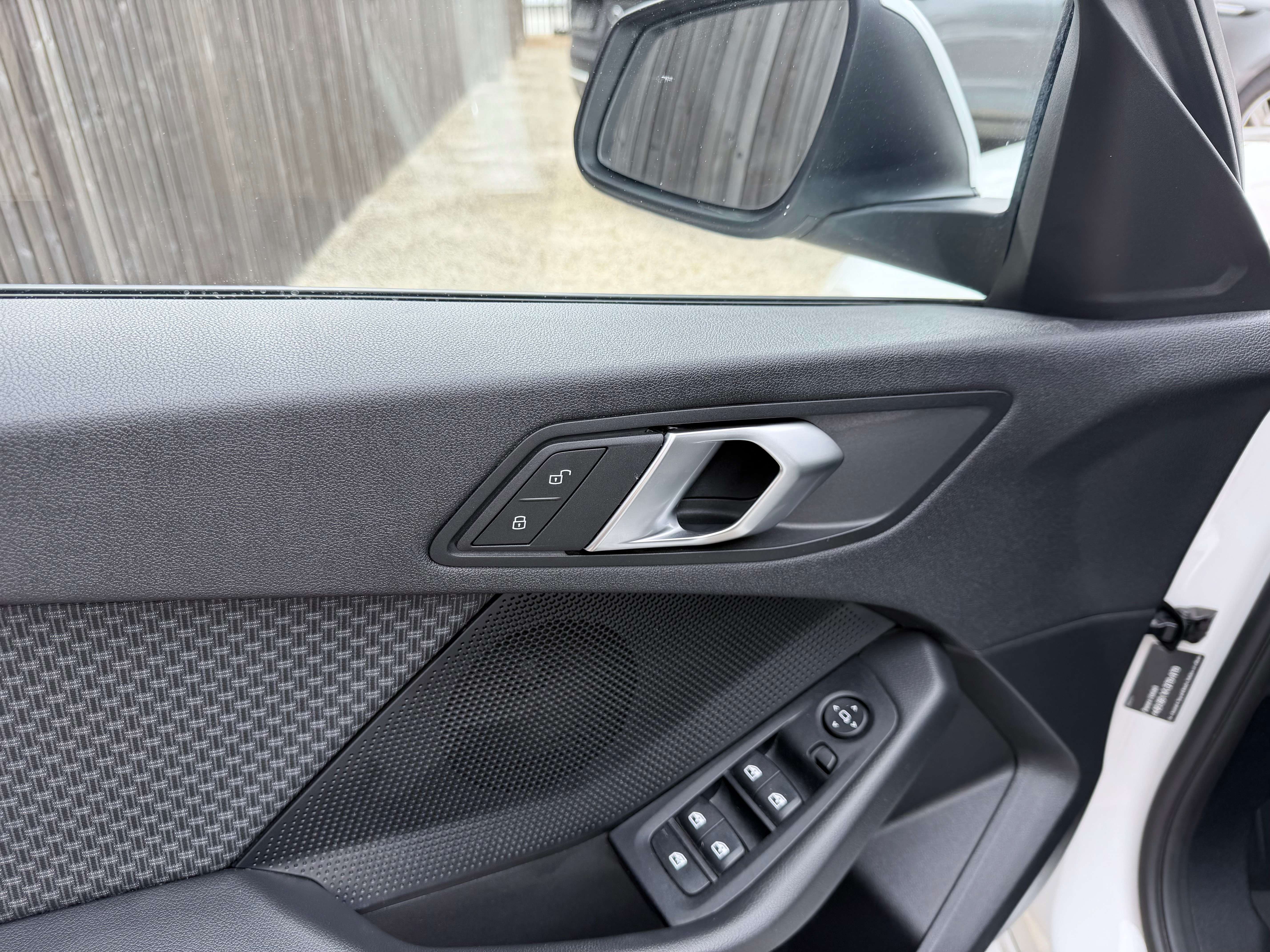 BMW 118 118i 18"M/CARPLAY/NAVI/SAFETY/CRUISE/ZETELVERW.