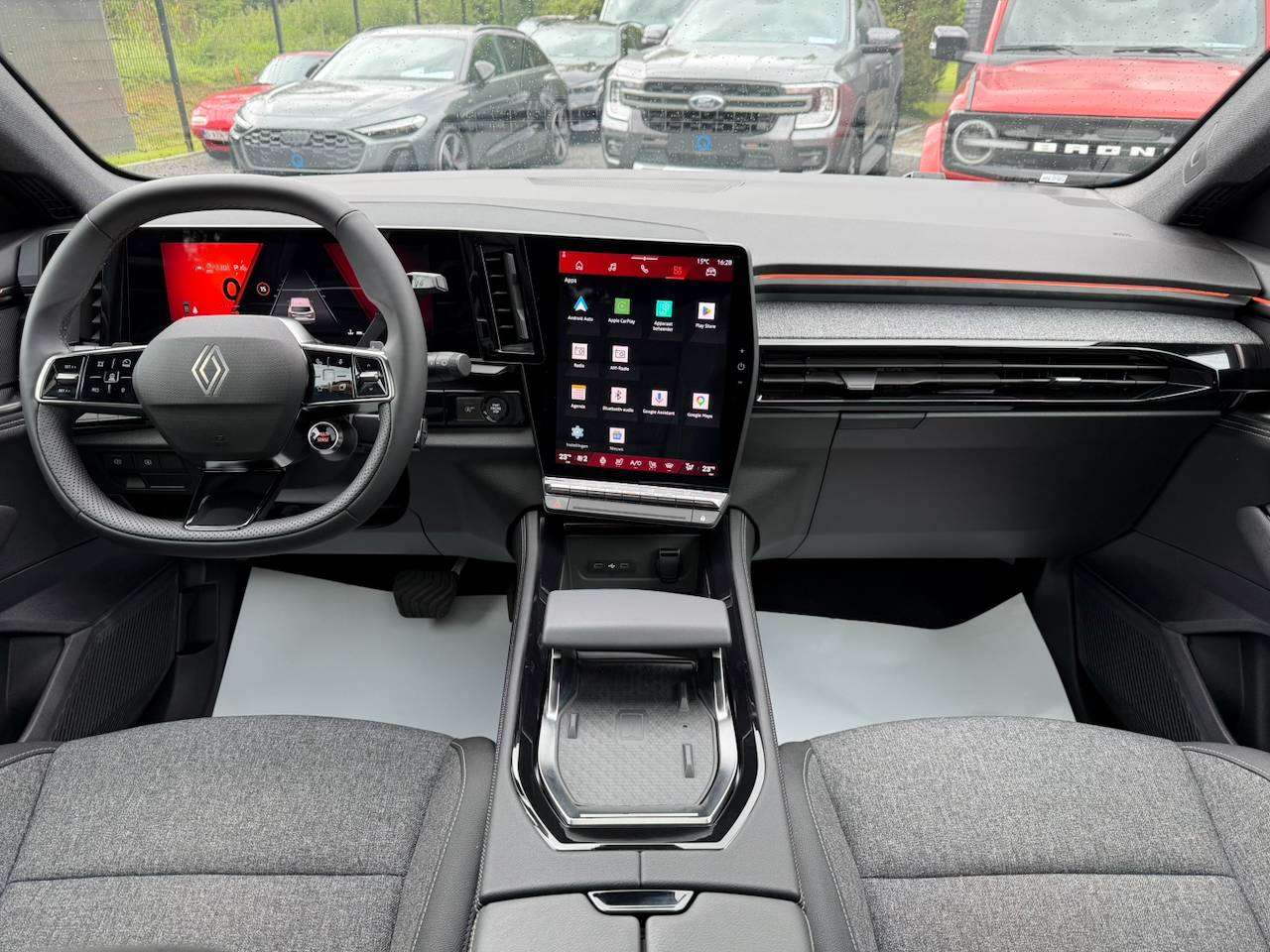 Renault Austral MHEV TECHNO FACELIFT 20" PANO CAMERA APPLE CARPLAY