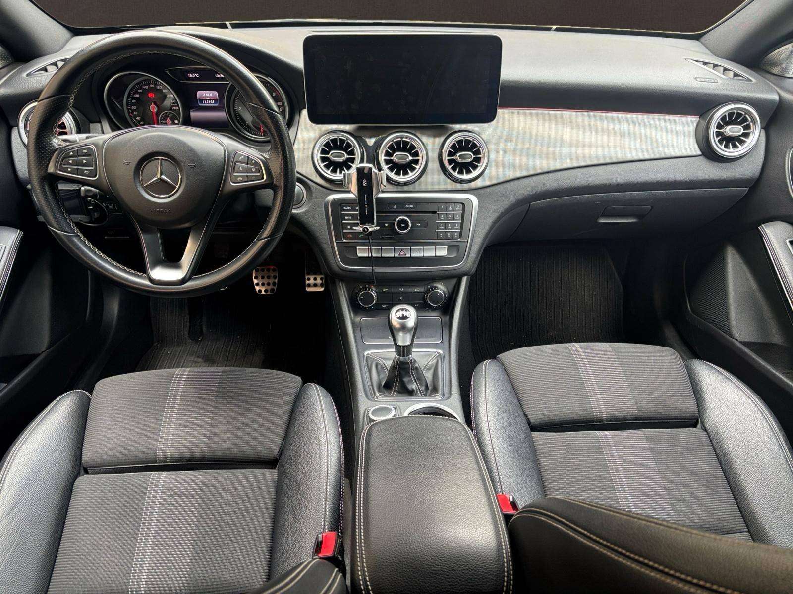 Mercedes-Benz CLA 180 CLA 180 d / Jantes AMG / éclairage d'ambiance / Coffre de toit Mercedes