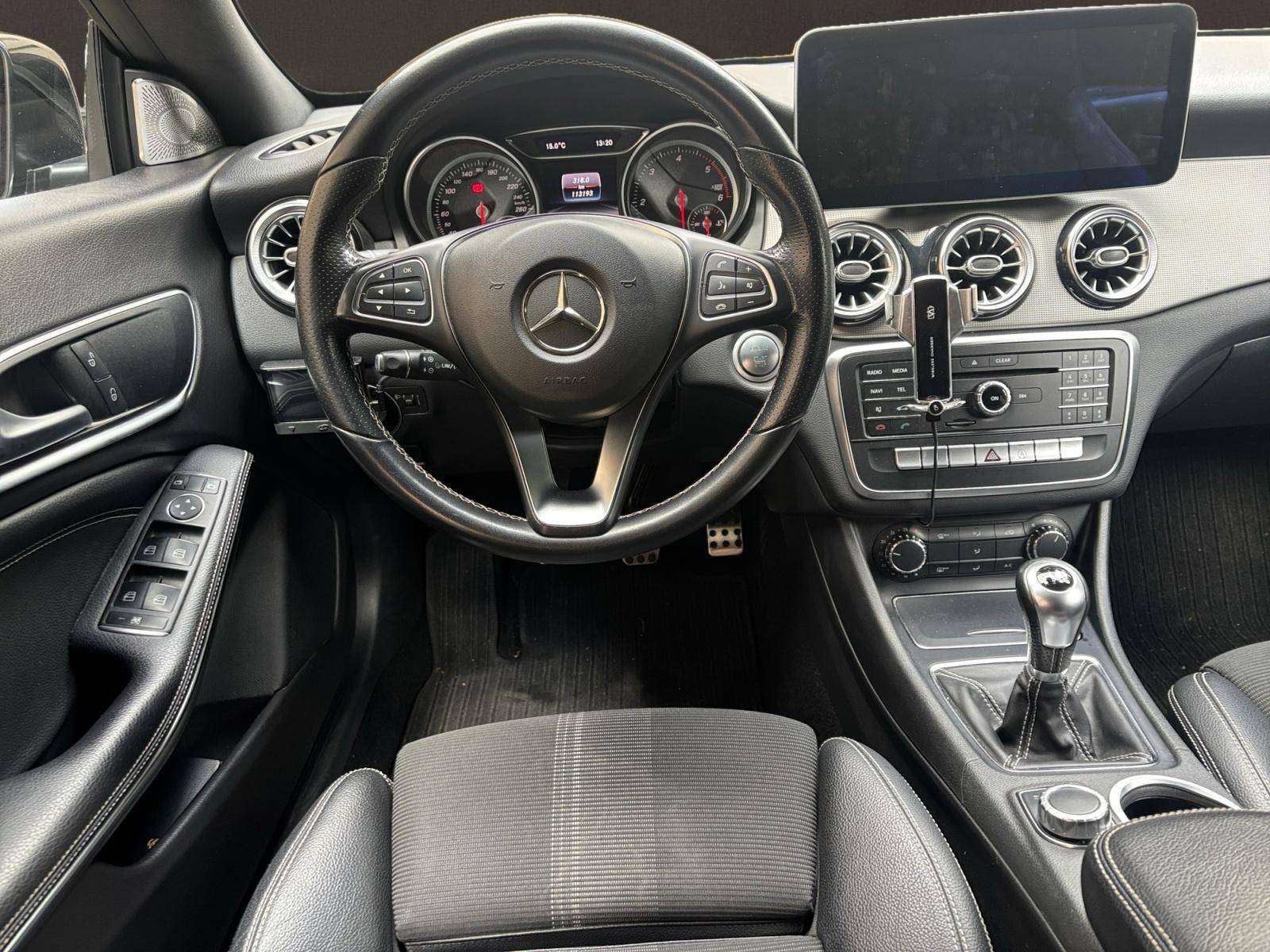 Mercedes-Benz CLA 180 CLA 180 d / Jantes AMG / éclairage d'ambiance / Coffre de toit Mercedes