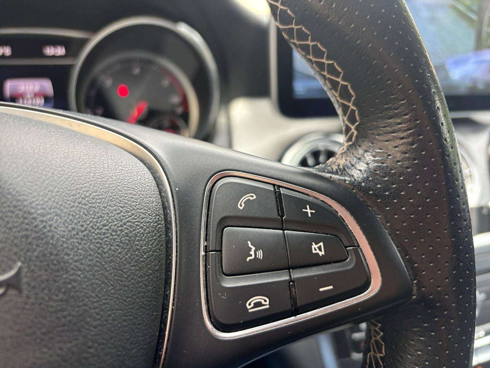Mercedes-Benz CLA 180 CLA 180 d / Jantes AMG / éclairage d'ambiance / Coffre de toit Mercedes