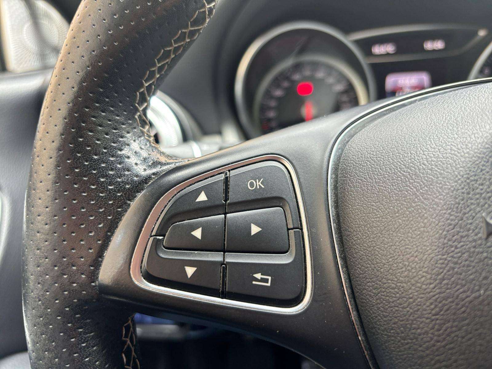 Mercedes-Benz CLA 180 CLA 180 d / Jantes AMG / éclairage d'ambiance / Coffre de toit Mercedes