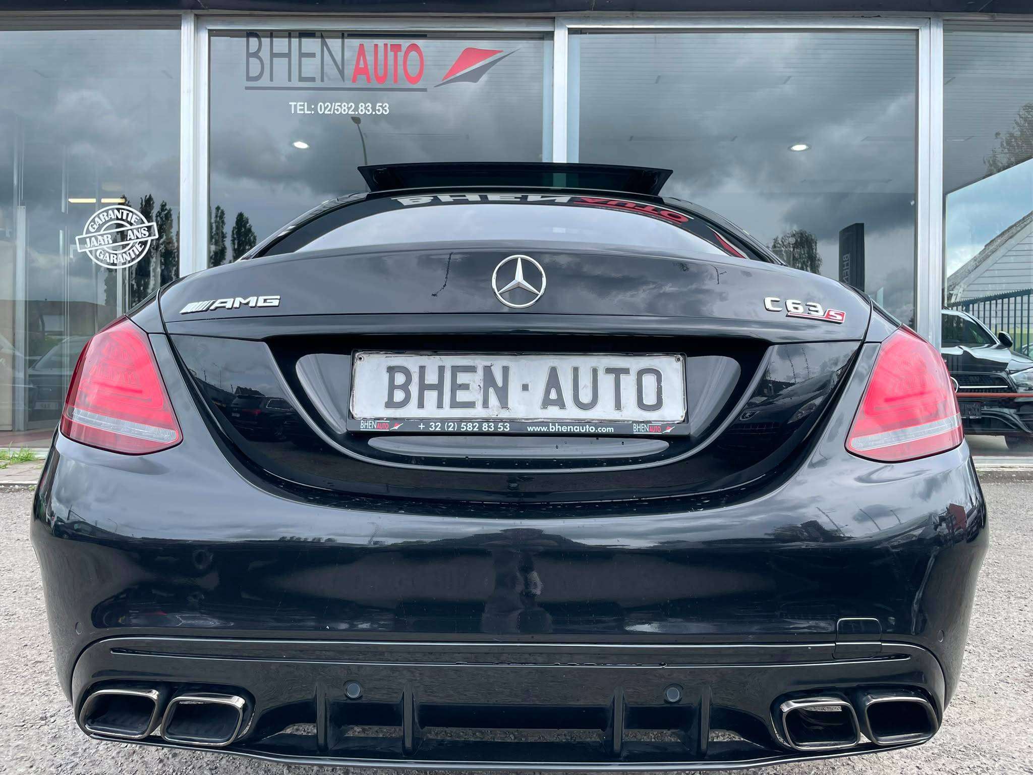 Mercedes-Benz C 300 KIT C63S/TOIT PANO/ECLAIRAGE AMBIANCE/CAMERA/CUIR/GARANTIE 12 MOIS
