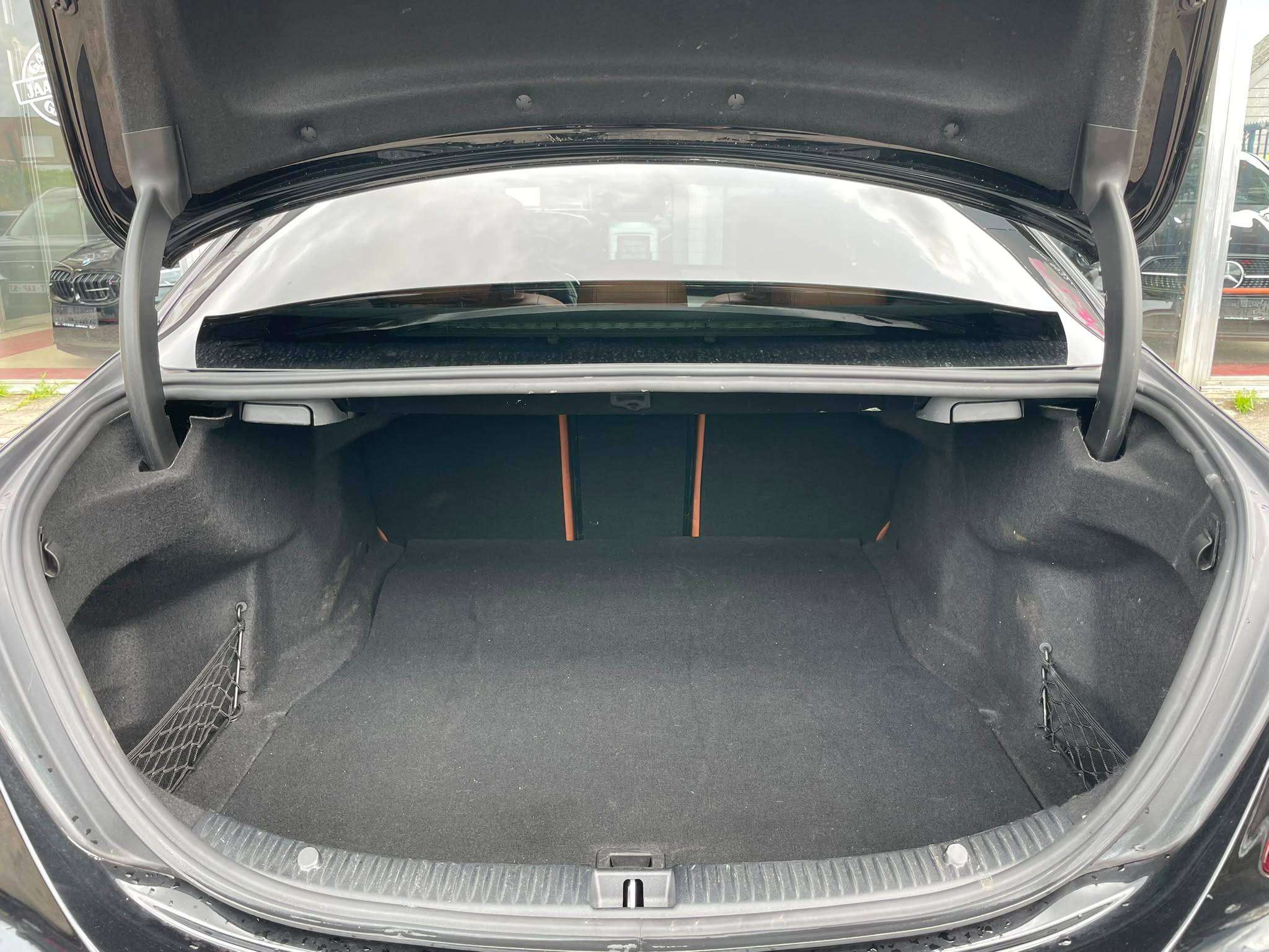 Mercedes-Benz C 300 KIT C63S/TOIT PANO/ECLAIRAGE AMBIANCE/CAMERA/CUIR/GARANTIE 12 MOIS