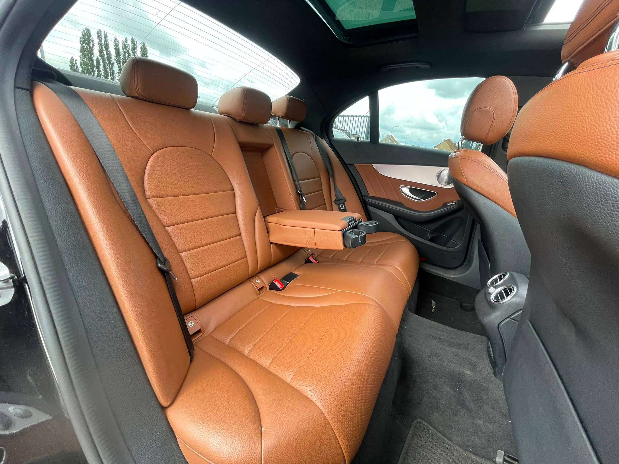 Mercedes-Benz C 300 KIT C63S/TOIT PANO/ECLAIRAGE AMBIANCE/CAMERA/CUIR/GARANTIE 12 MOIS