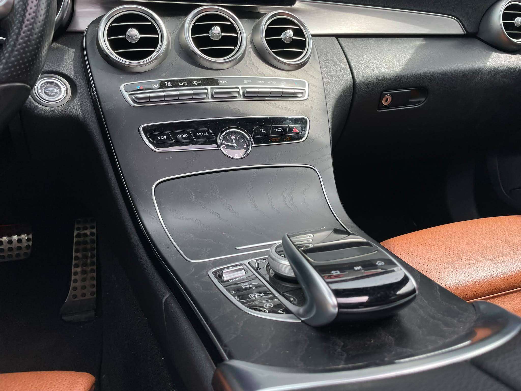 Mercedes-Benz C 300 KIT C63S/TOIT PANO/ECLAIRAGE AMBIANCE/CAMERA/CUIR/GARANTIE 12 MOIS