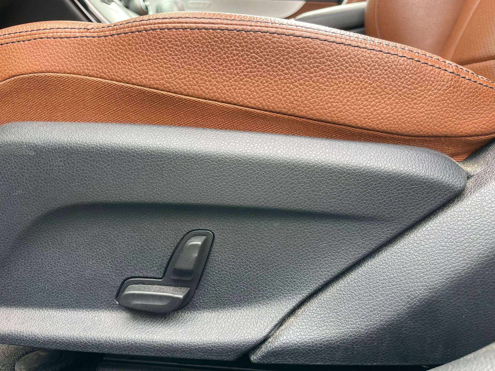 Mercedes-Benz C 300 KIT C63S/TOIT PANO/ECLAIRAGE AMBIANCE/CAMERA/CUIR/GARANTIE 12 MOIS