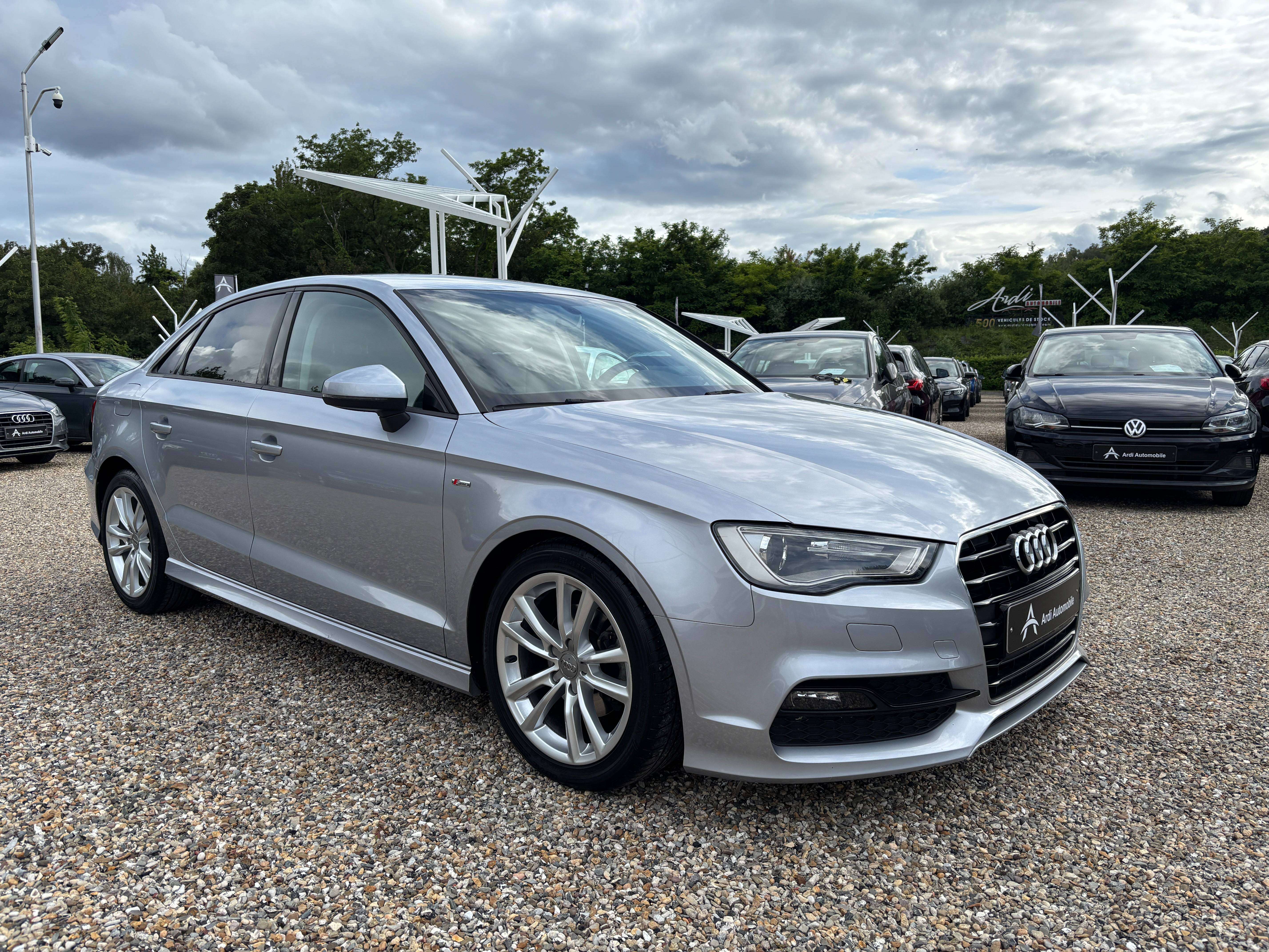 Audi A3 1.6 TDi *S line*SIEGE CHAUFF*XENON*1ER PROPRIO*GARANTIE*