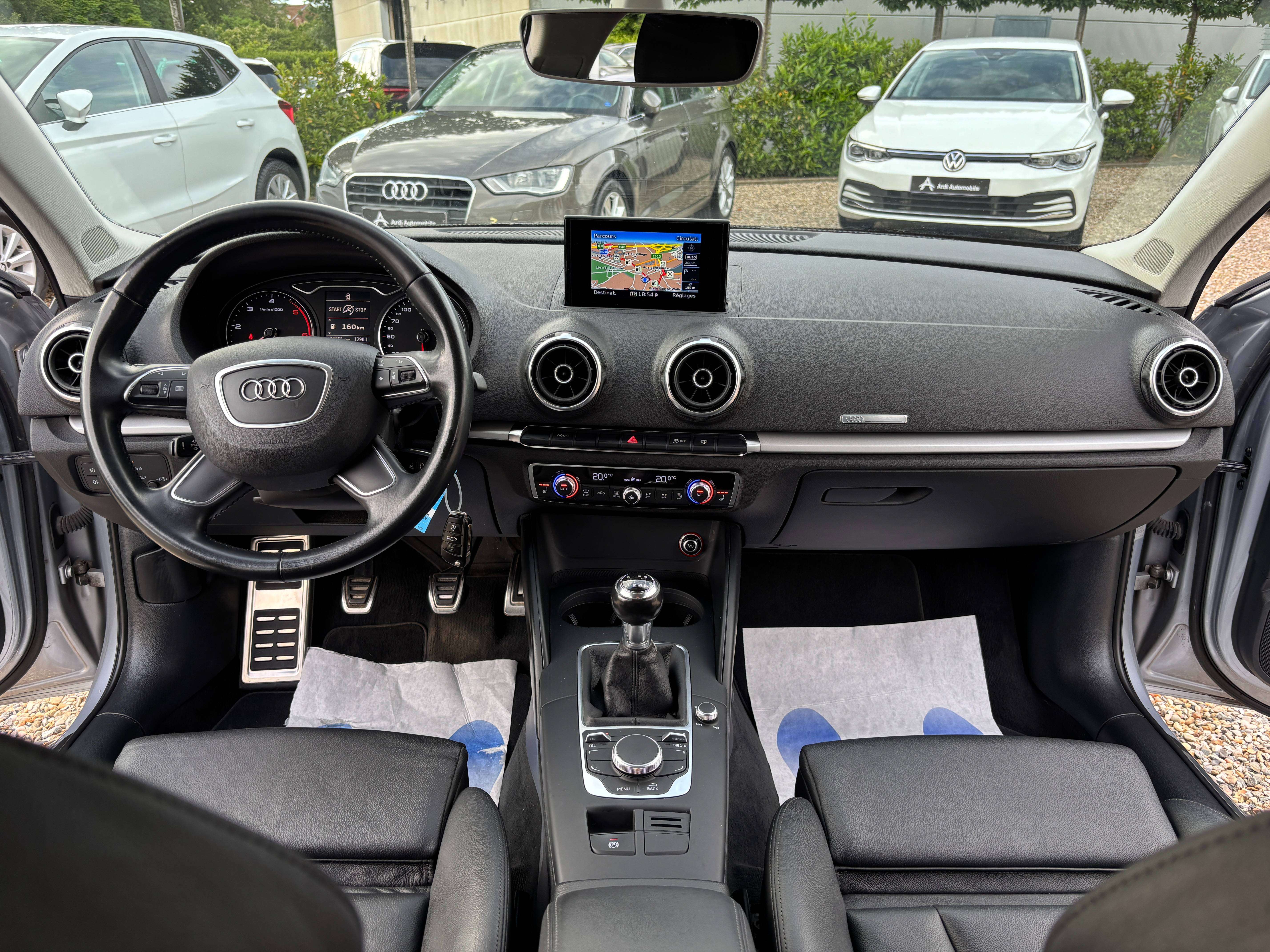 Audi A3 1.6 TDi *S line*SIEGE CHAUFF*XENON*1ER PROPRIO*GARANTIE*