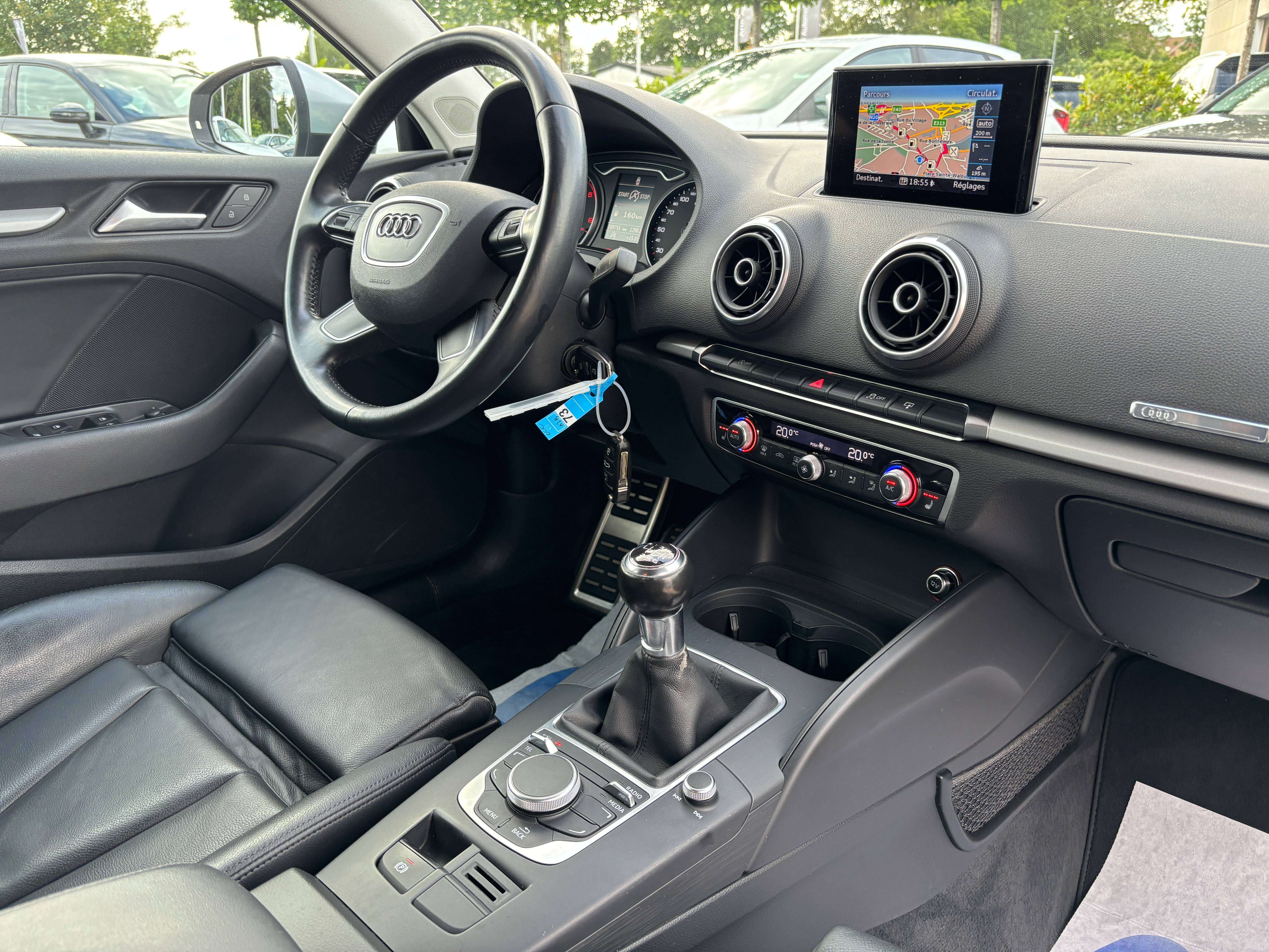 Audi A3 1.6 TDi *S line*SIEGE CHAUFF*XENON*1ER PROPRIO*GARANTIE*