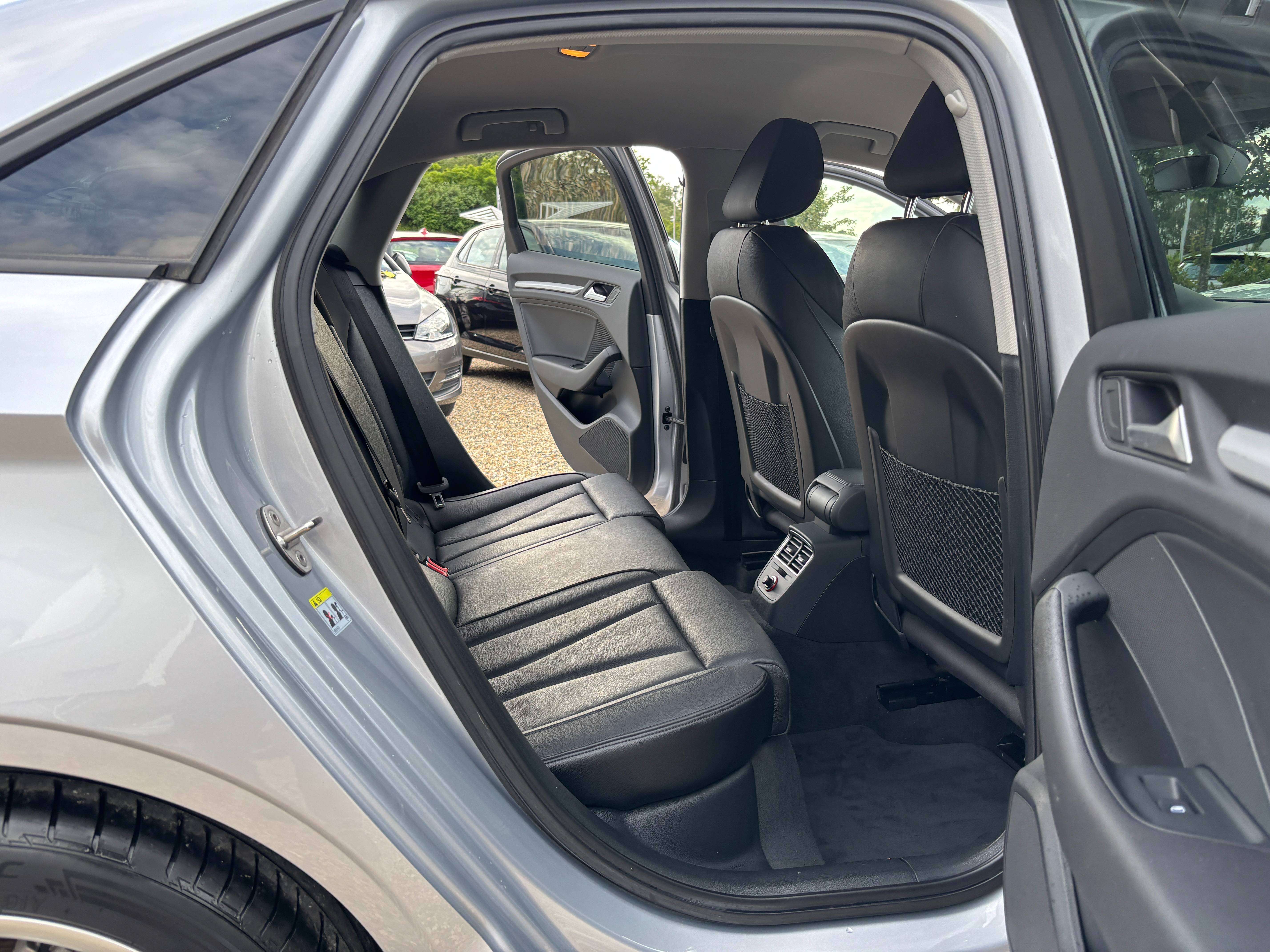 Audi A3 1.6 TDi *S line*SIEGE CHAUFF*XENON*1ER PROPRIO*GARANTIE*