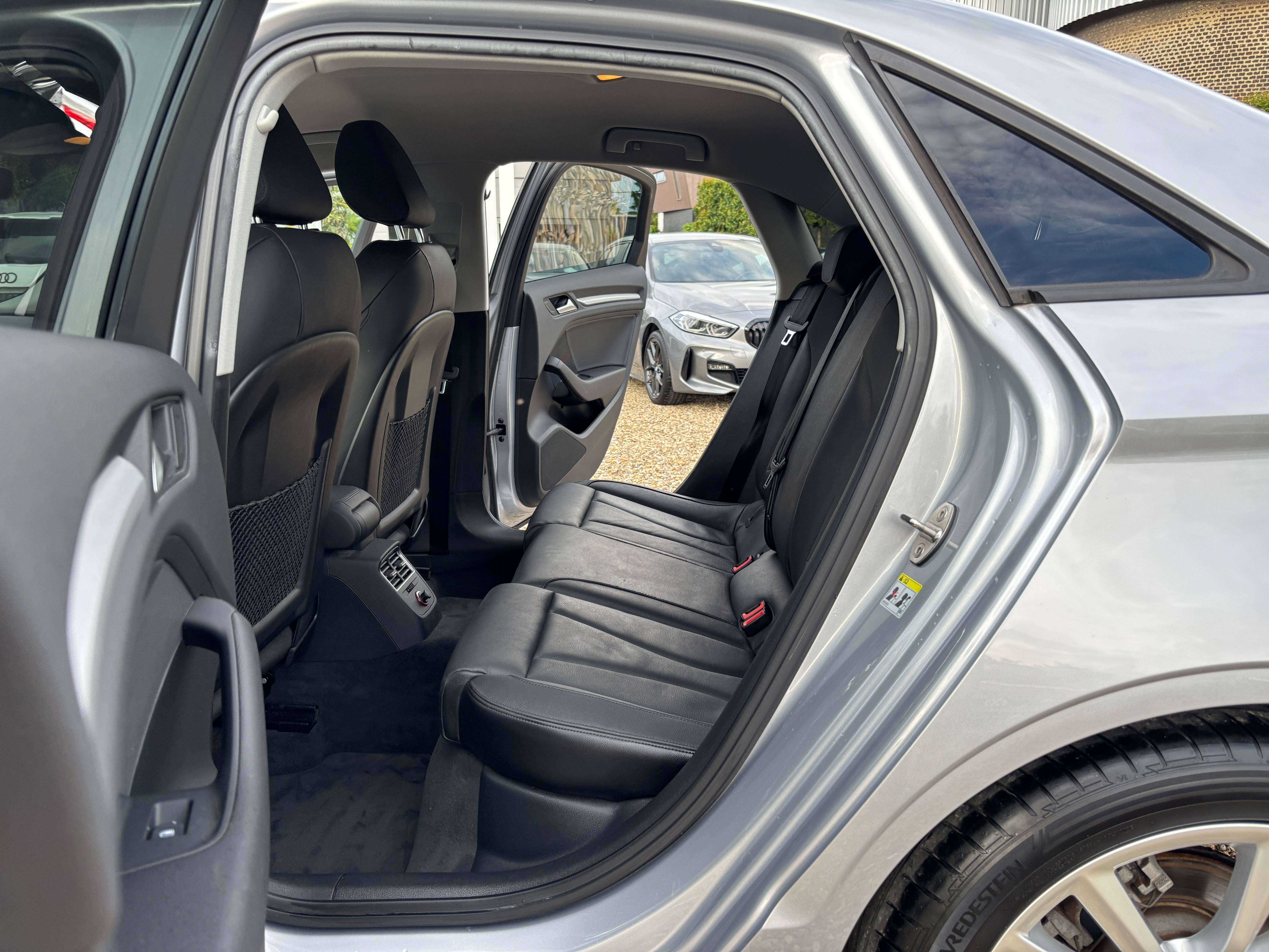 Audi A3 1.6 TDi *S line*SIEGE CHAUFF*XENON*1ER PROPRIO*GARANTIE*