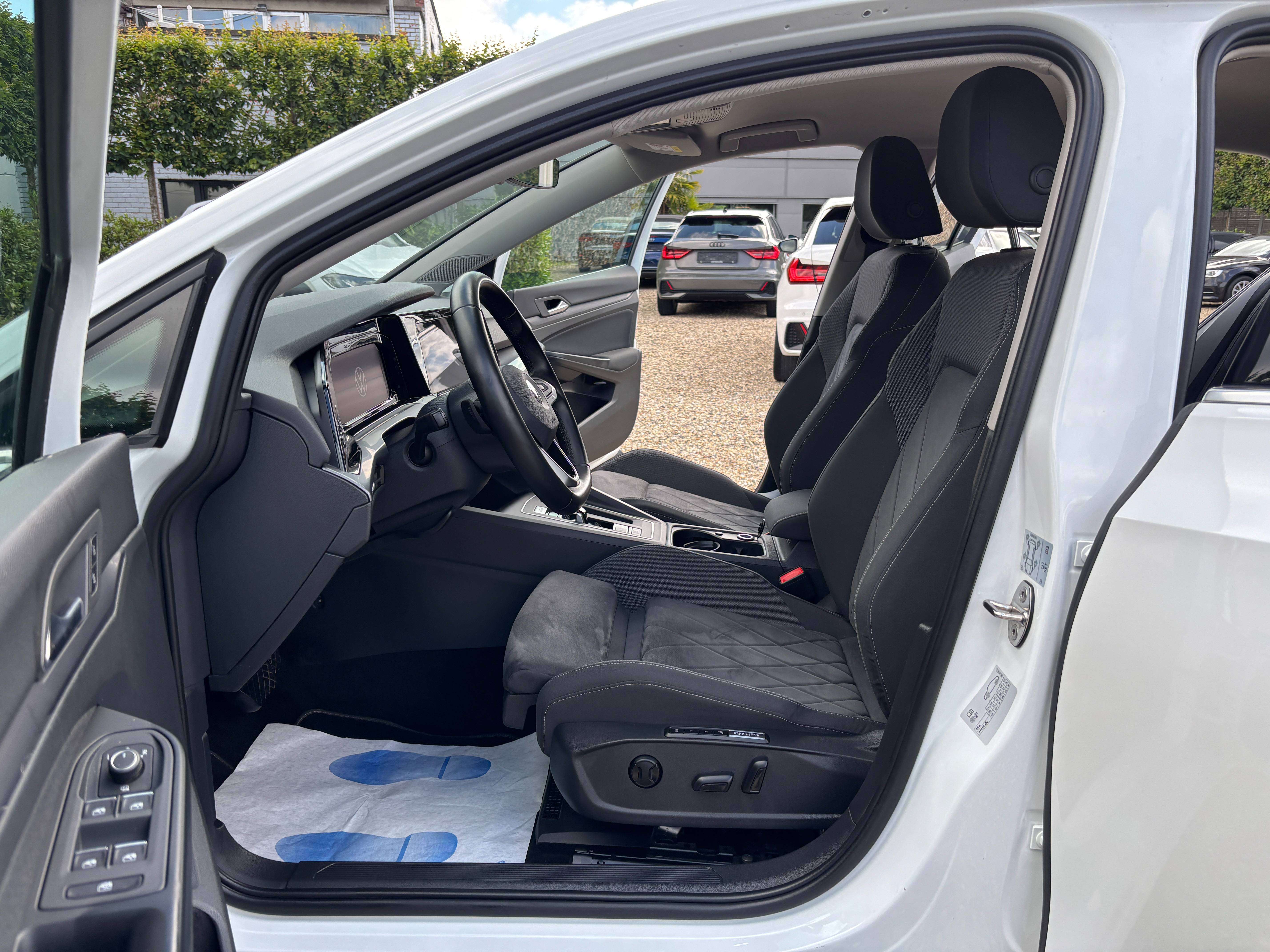 Volkswagen Golf 1.5 eTSI DSG Style *CARPLAY*SIEGE CHAUFF*LED*CAPTEUR*GARANTIE*