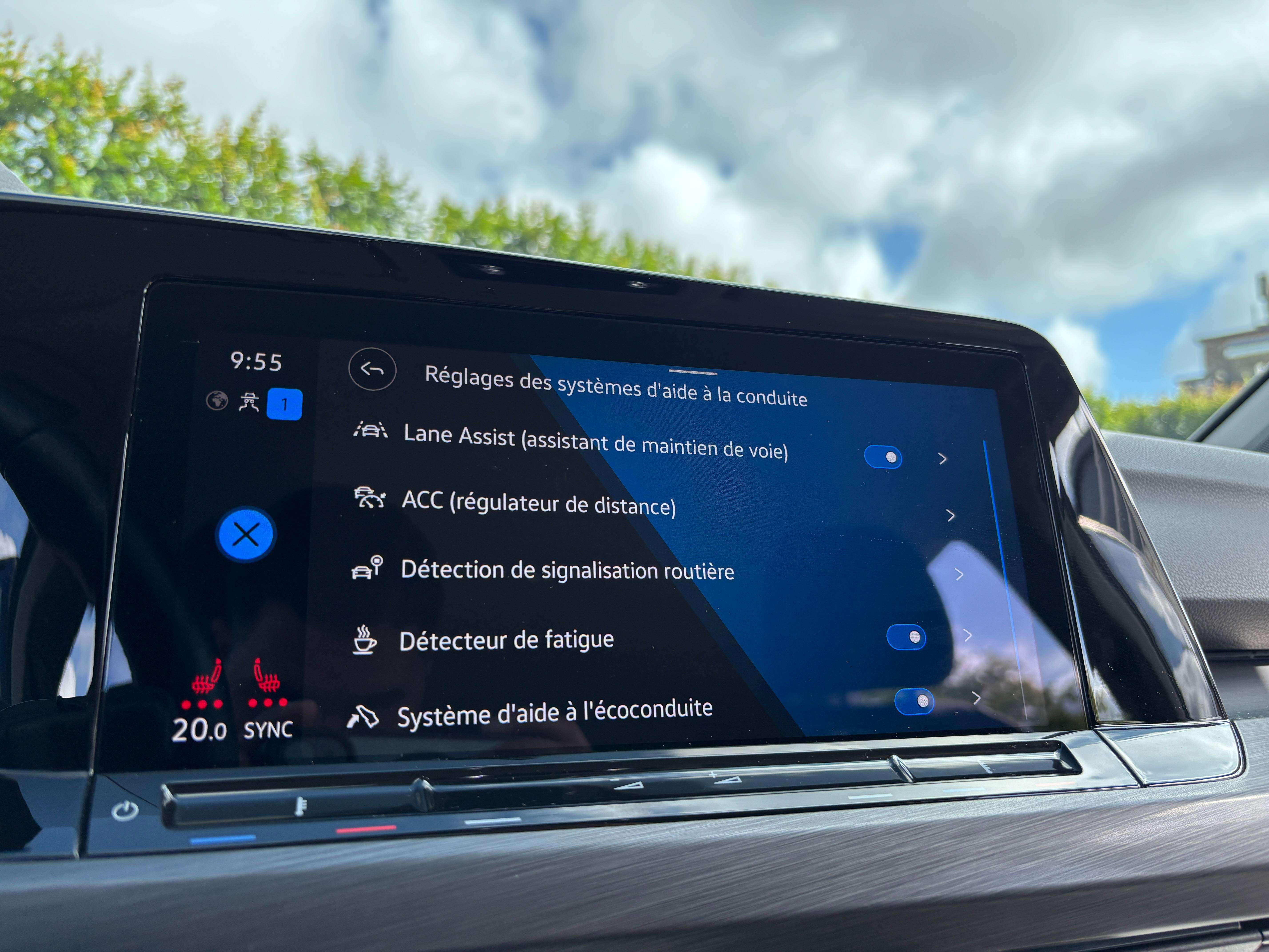 Volkswagen Golf 1.5 eTSI DSG Style *CARPLAY*SIEGE CHAUFF*LED*CAPTEUR*GARANTIE*