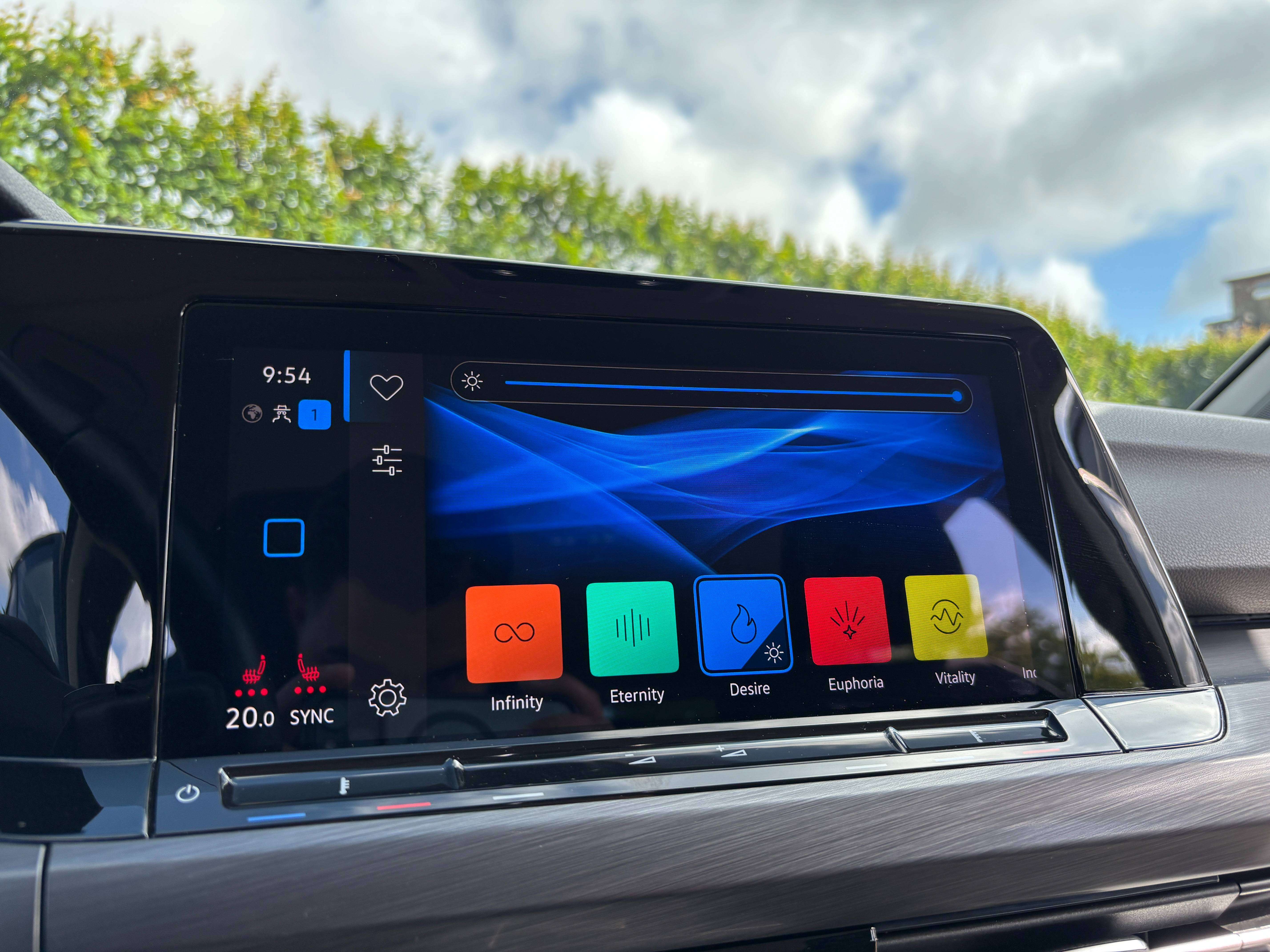 Volkswagen Golf 1.5 eTSI DSG Style *CARPLAY*SIEGE CHAUFF*LED*CAPTEUR*GARANTIE*