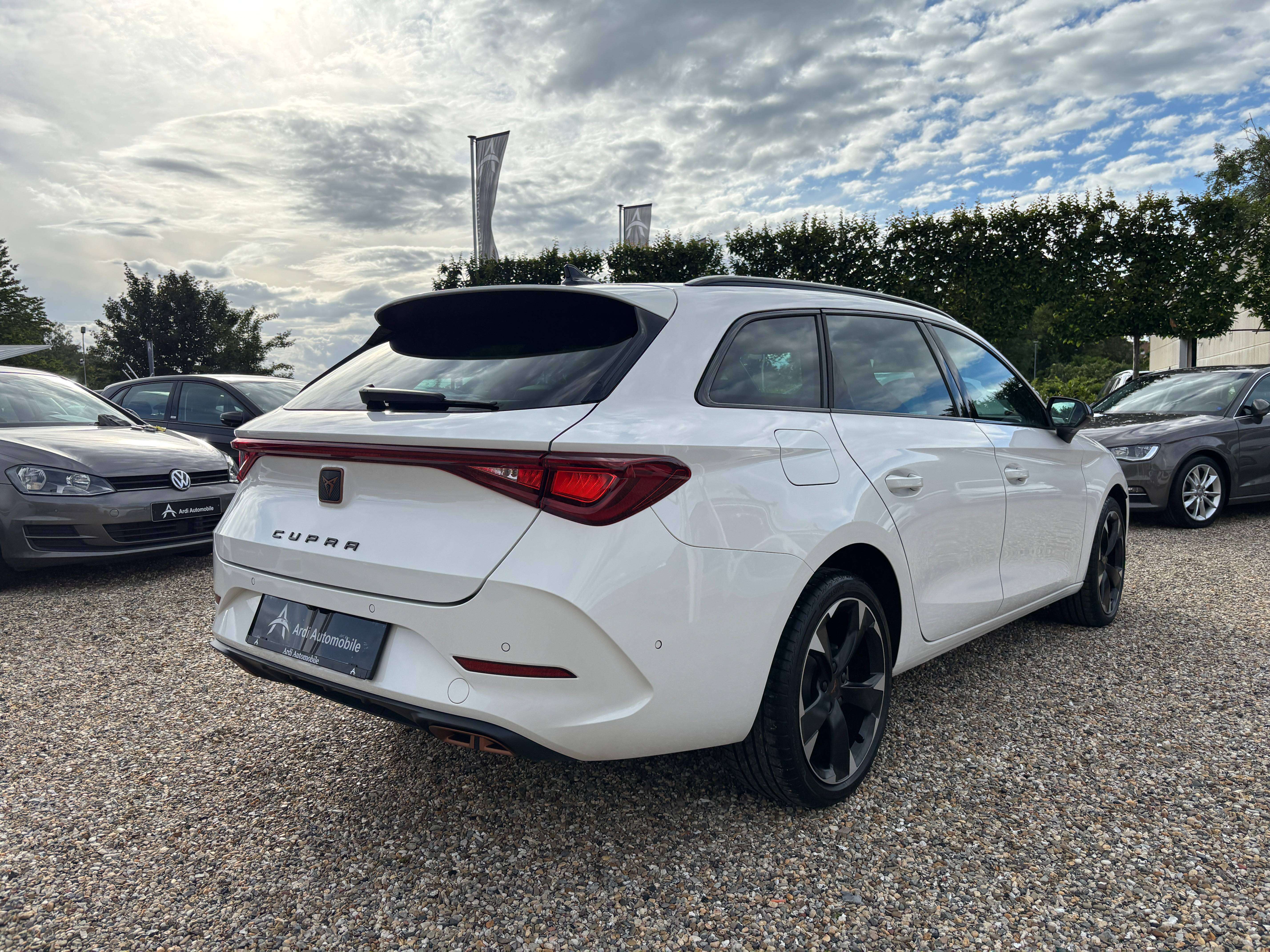 CUPRA Leon e-Hybrid 1.4 DSG *CARPLAY*VOLANT CHAUFF*CAMERA*LED*GARANTIE*
