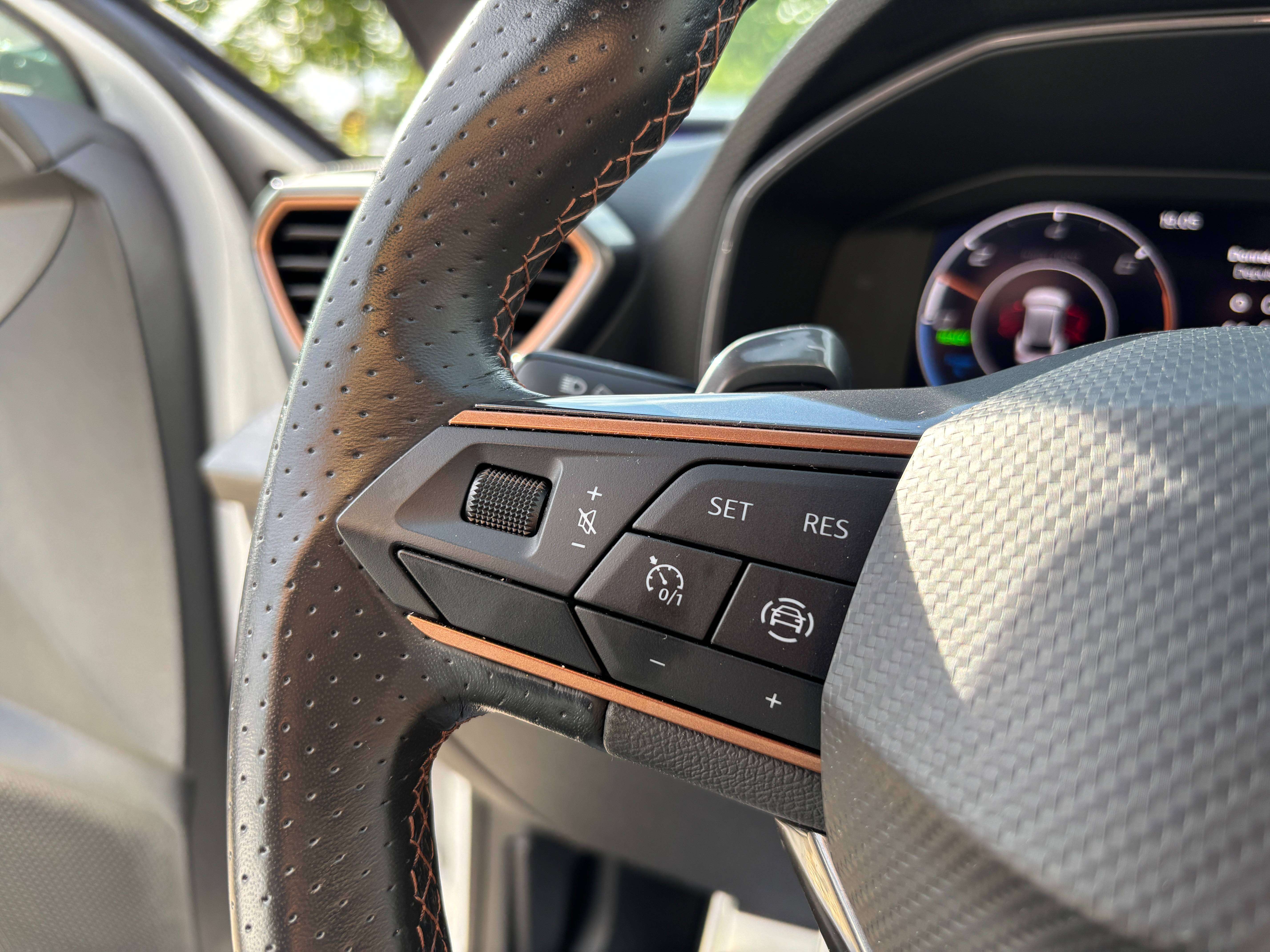 CUPRA Leon e-Hybrid 1.4 DSG *CARPLAY*VOLANT CHAUFF*CAMERA*LED*GARANTIE*