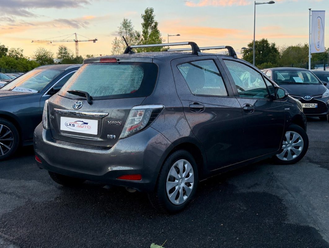 Toyota Yaris III 1.5 HYBRID 100H BUSINESS
