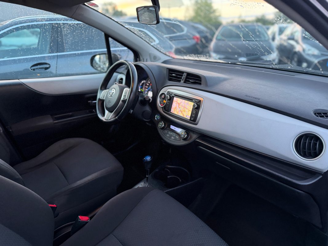 Toyota Yaris III 1.5 HYBRID 100H BUSINESS