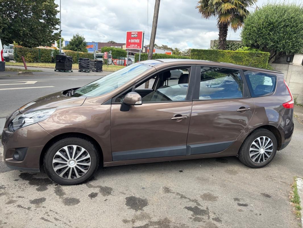Renault Grand Scenic 1.9L DCI 130. 7 PLACES TOUT LE SUIVIE D ENTRETIEN RADAR. PAYER EN 3FOIS