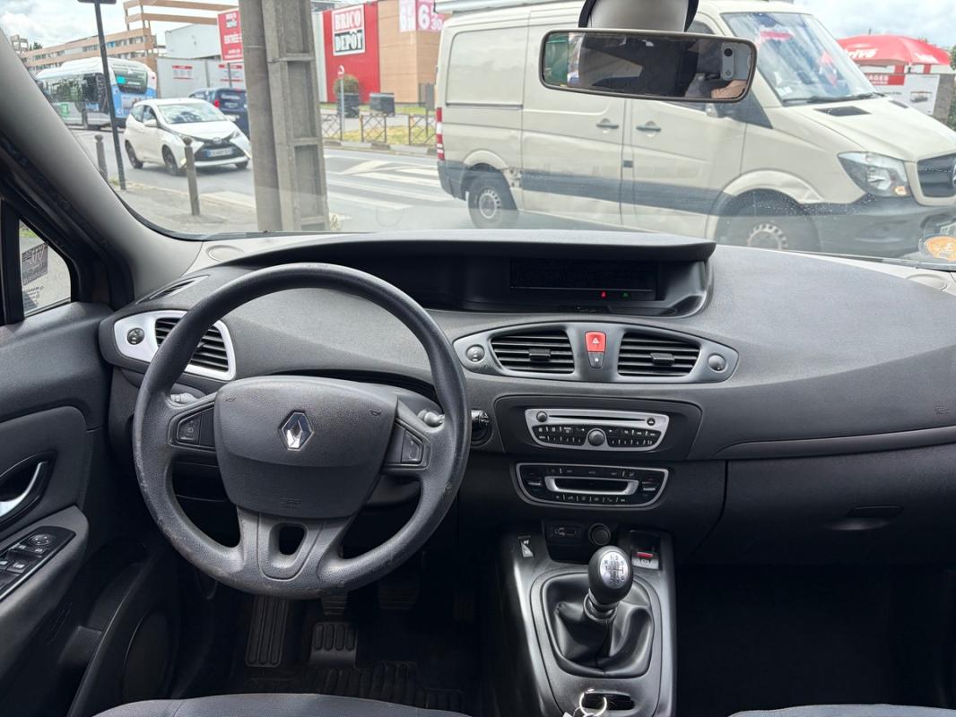 Renault Grand Scenic 1.9L DCI 130. 7 PLACES TOUT LE SUIVIE D ENTRETIEN RADAR. PAYER EN 3FOIS