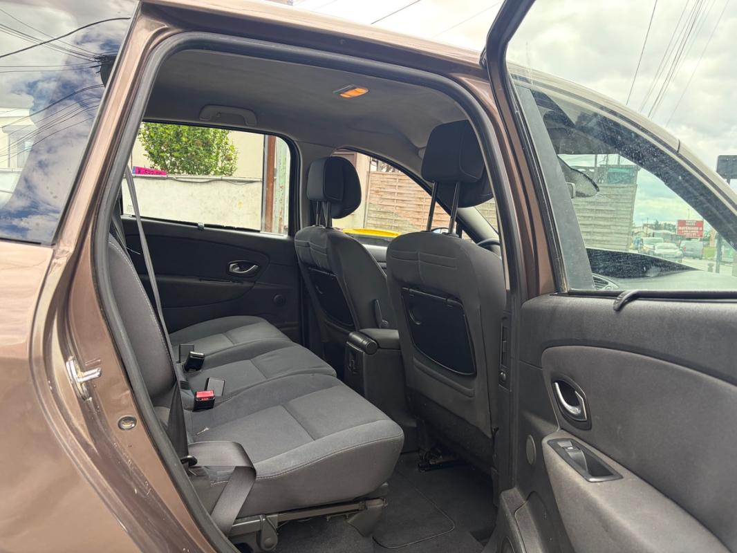 Renault Grand Scenic 1.9L DCI 130. 7 PLACES TOUT LE SUIVIE D ENTRETIEN RADAR. PAYER EN 3FOIS