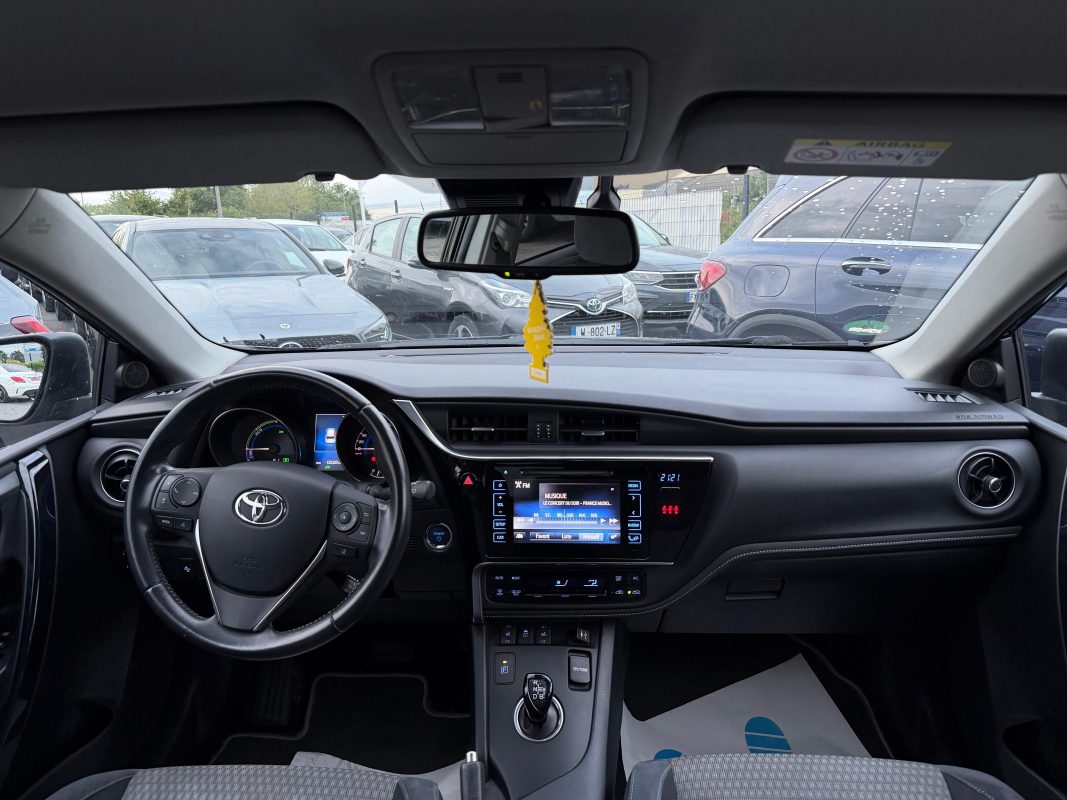 Toyota Auris 1.8 HYBRID 136H BLACK EDITION