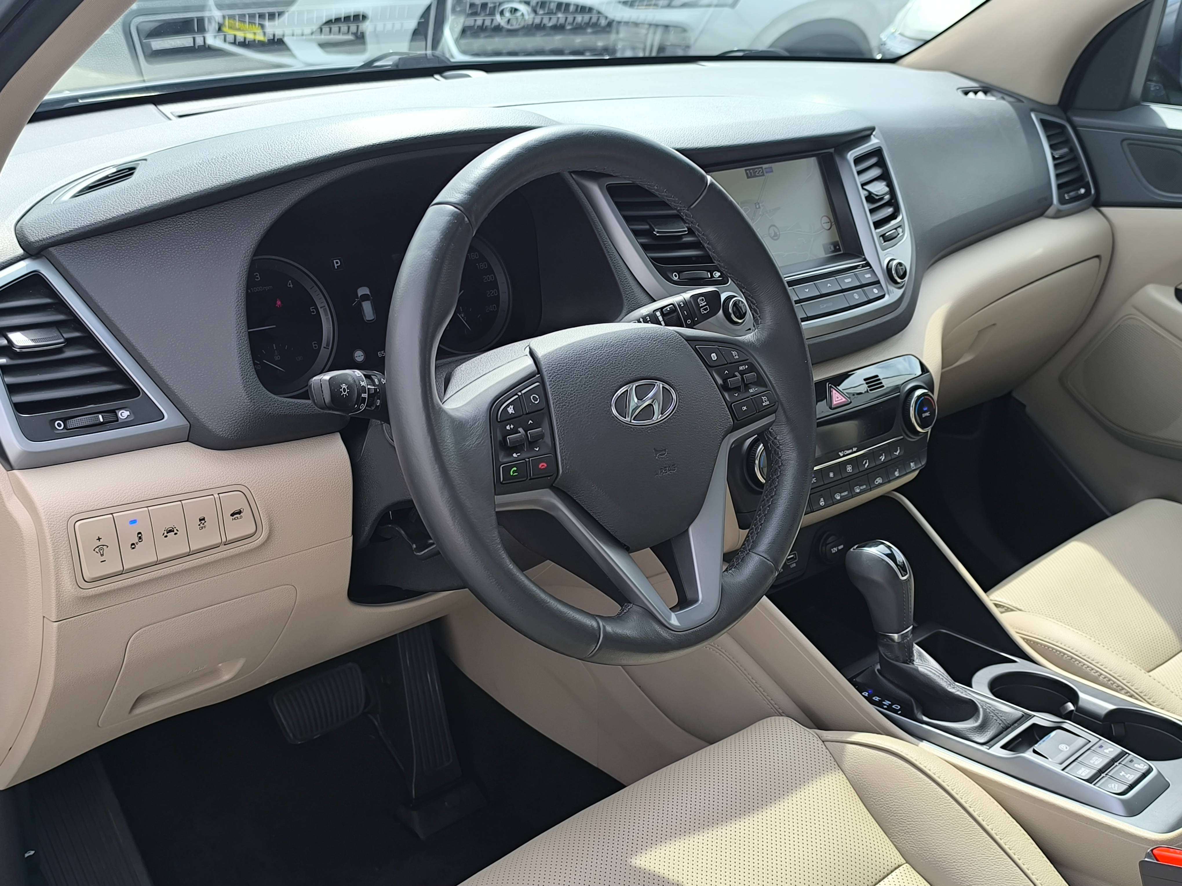 Hyundai TUCSON Tucson 2.0 CRDi B.AUTO 4WD EXECUTIVE CUIR BI-XENON GPS T.PANO