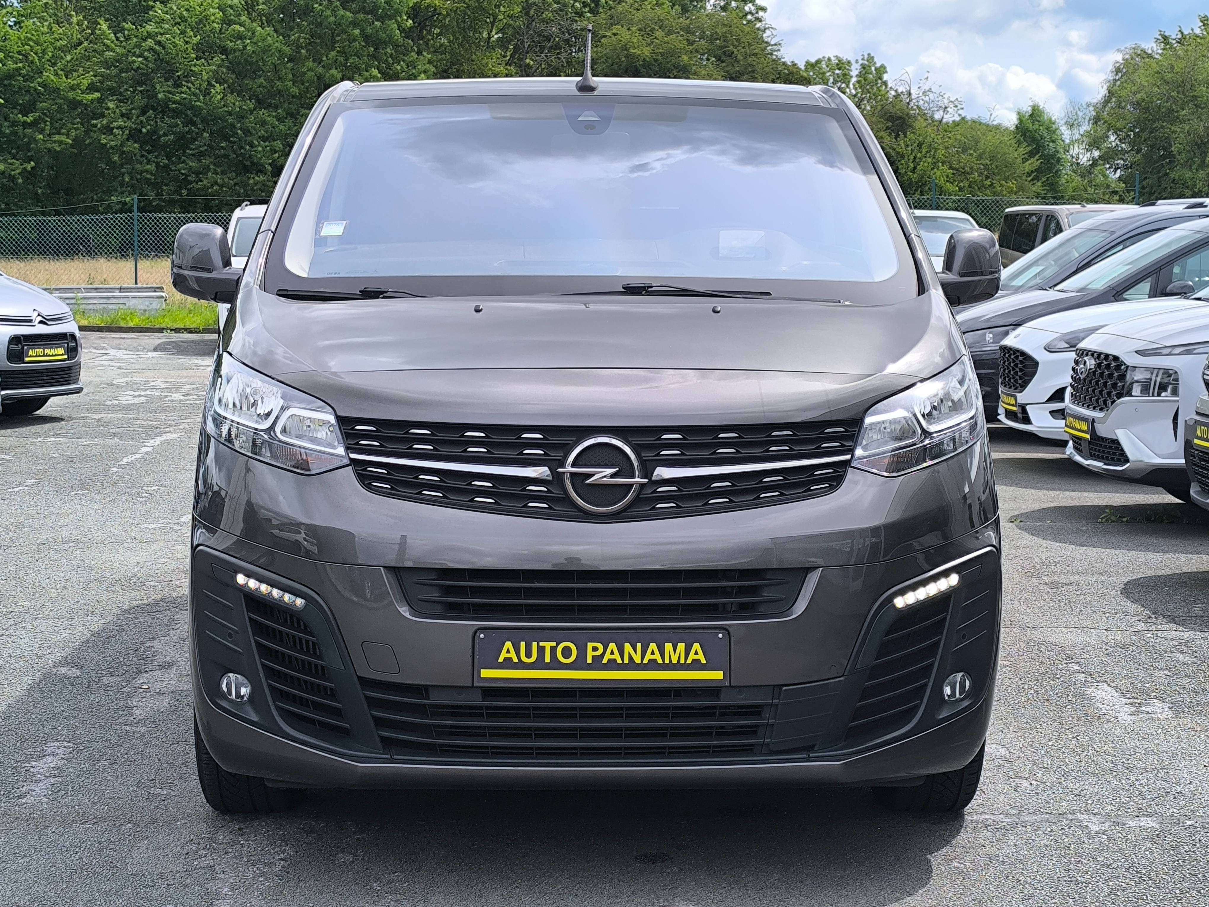 Opel Vivaro 2.0 Turbo D BOITE AUTO DOUBLE CABINE 177CV LONG CHASSIS L3