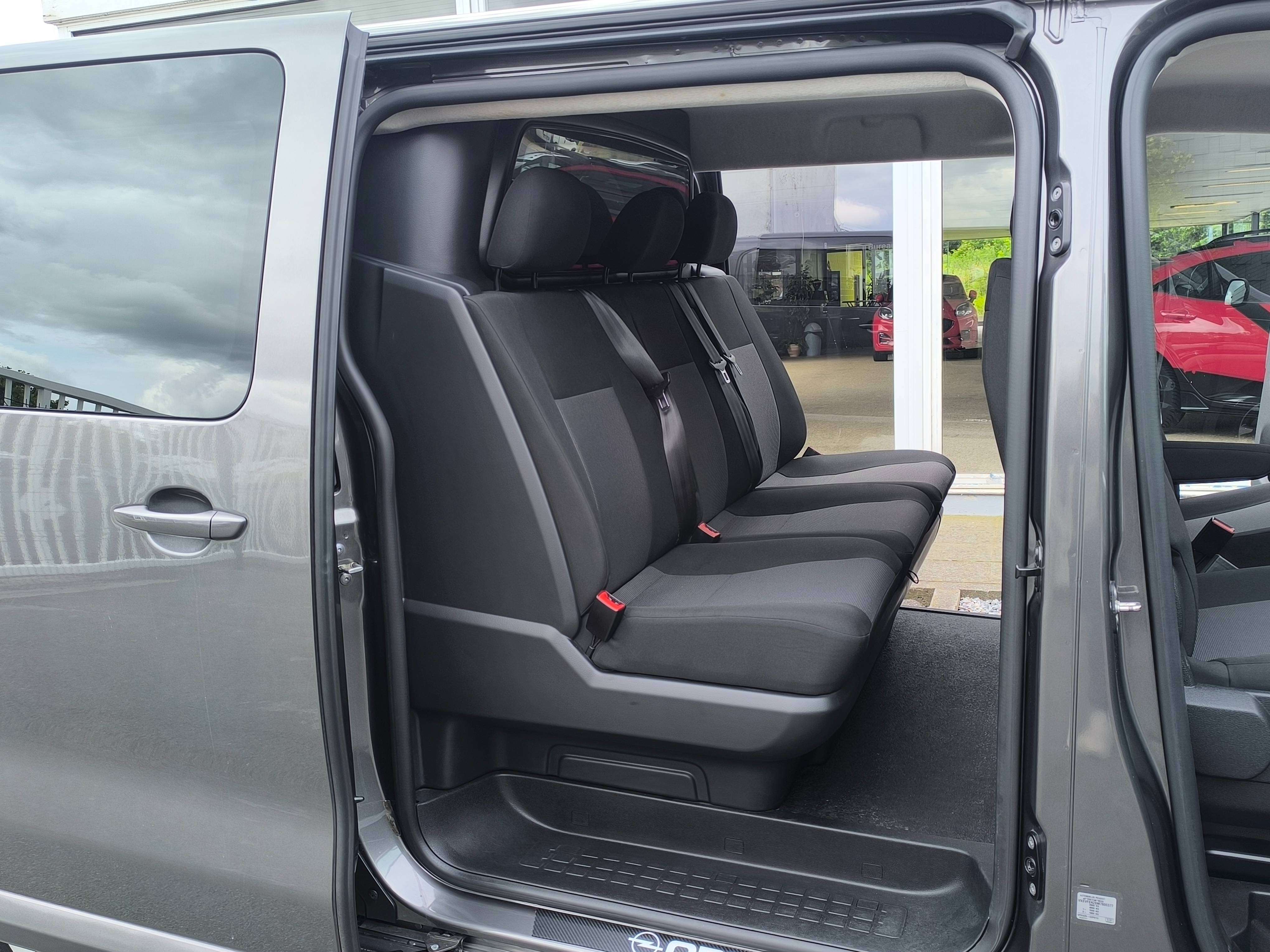 Opel Vivaro 2.0 Turbo D BOITE AUTO DOUBLE CABINE 177CV LONG CHASSIS L3