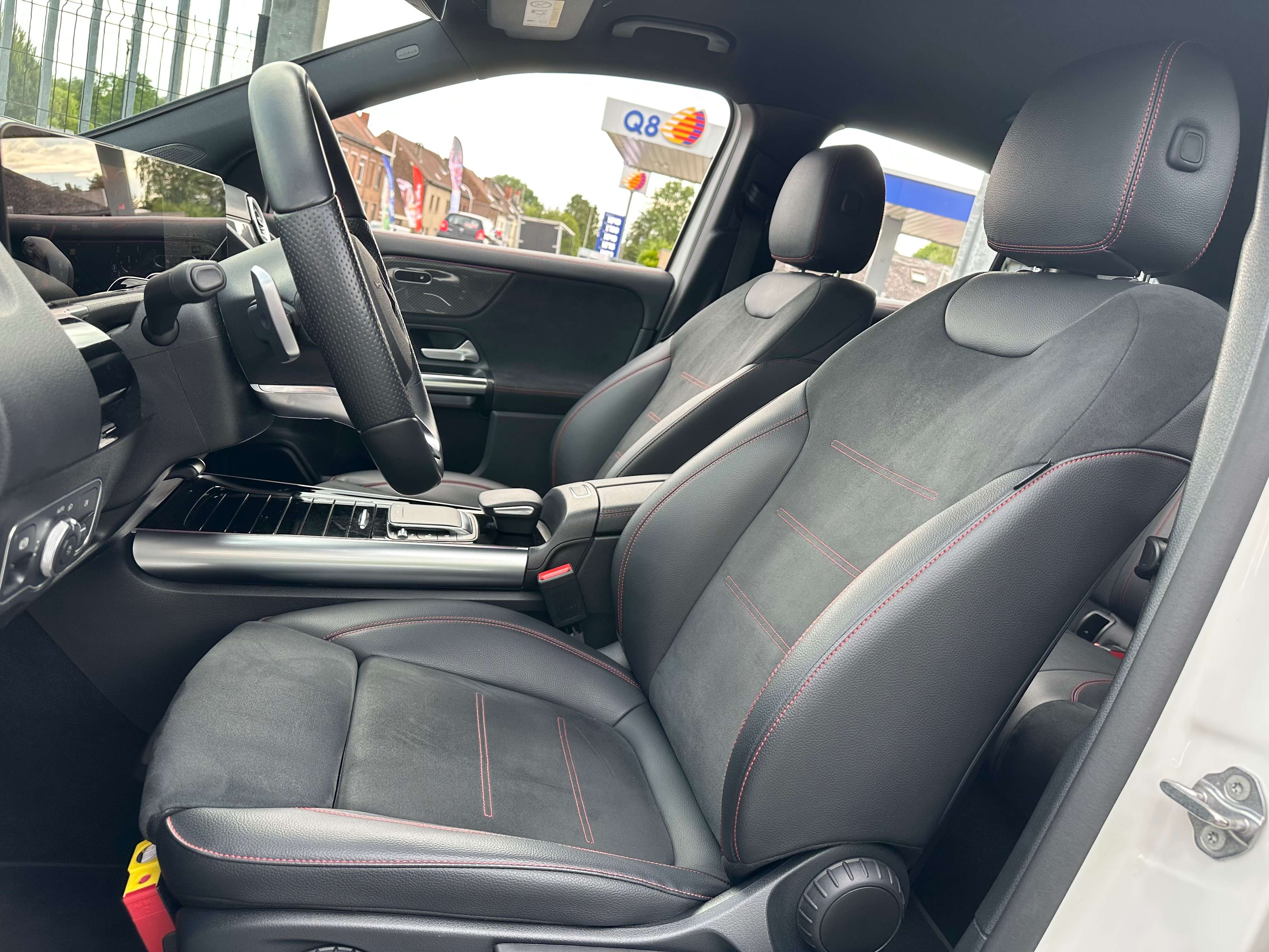 Mercedes-Benz GLA 180 2.0*PACK AMG*AMBIENT LIGHT*SIEG CHAUFF*CAM*GARANTIE