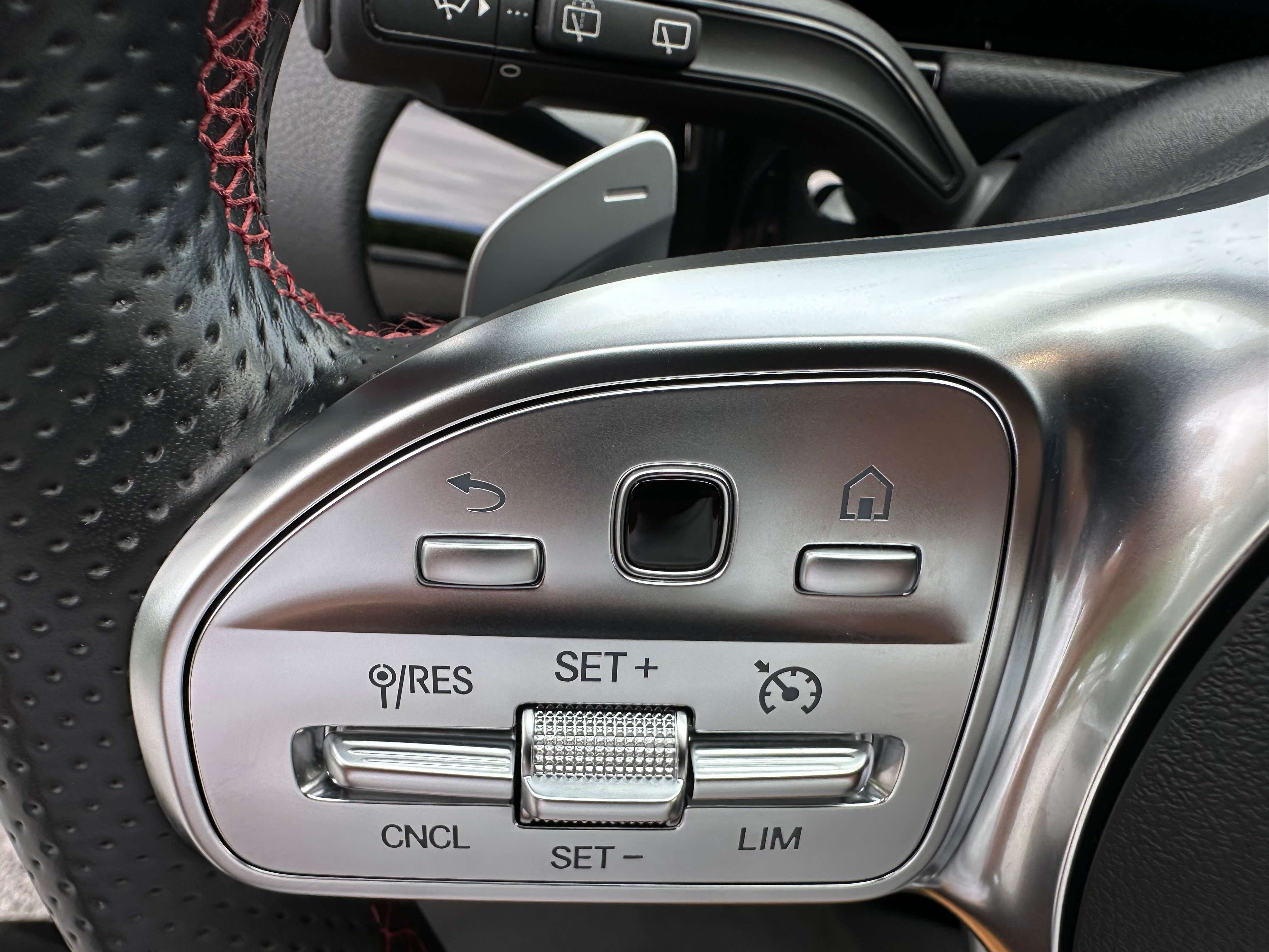 Mercedes-Benz GLA 180 2.0*PACK AMG*AMBIENT LIGHT*SIEG CHAUFF*CAM*GARANTIE