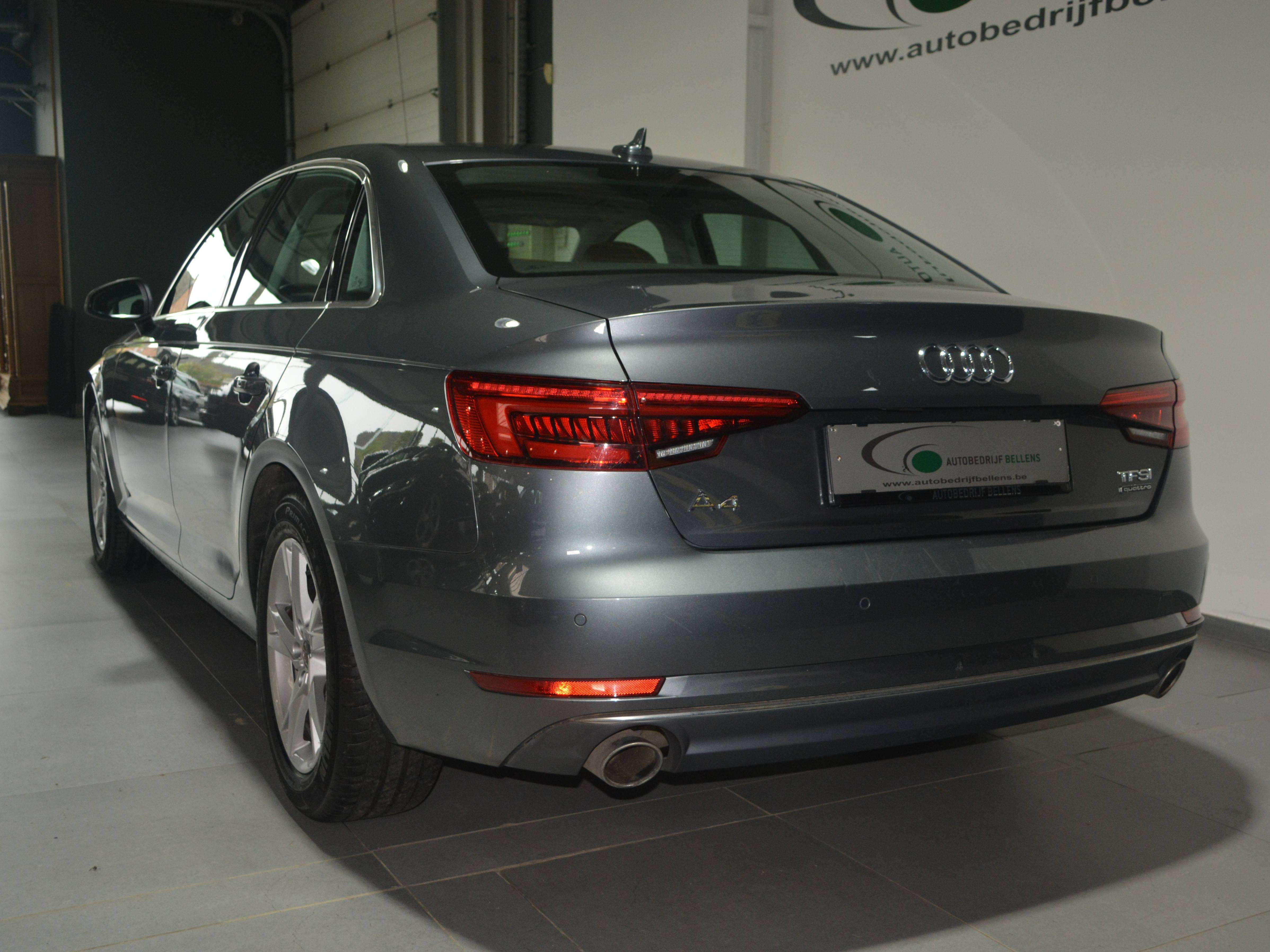 Audi A4 A4 2.0 TFSI Quattro Design S tronic / LEDER / SPORTZETELS / NAVI / 4 X 4