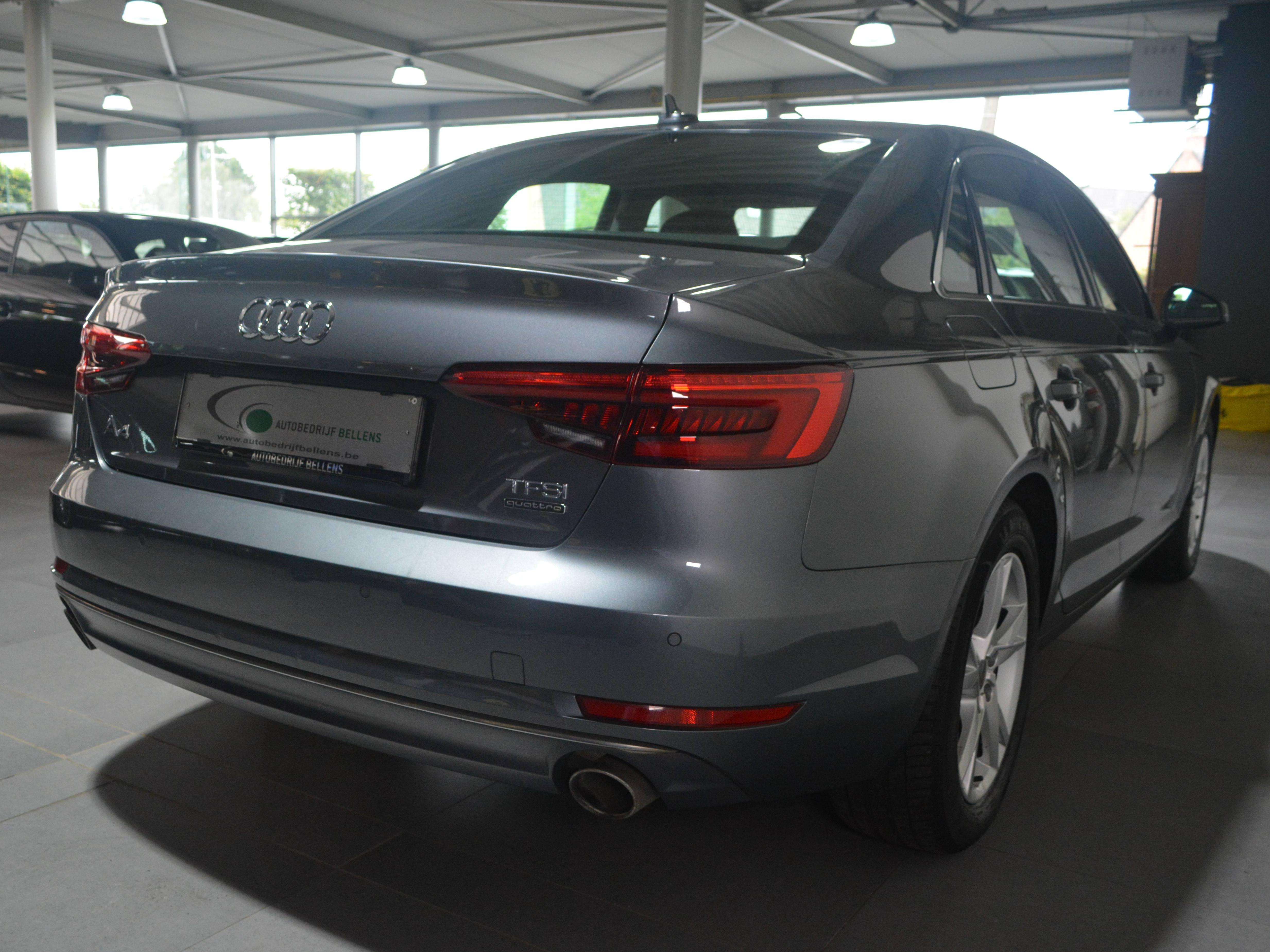 Audi A4 A4 2.0 TFSI Quattro Design S tronic / LEDER / SPORTZETELS / NAVI / 4 X 4