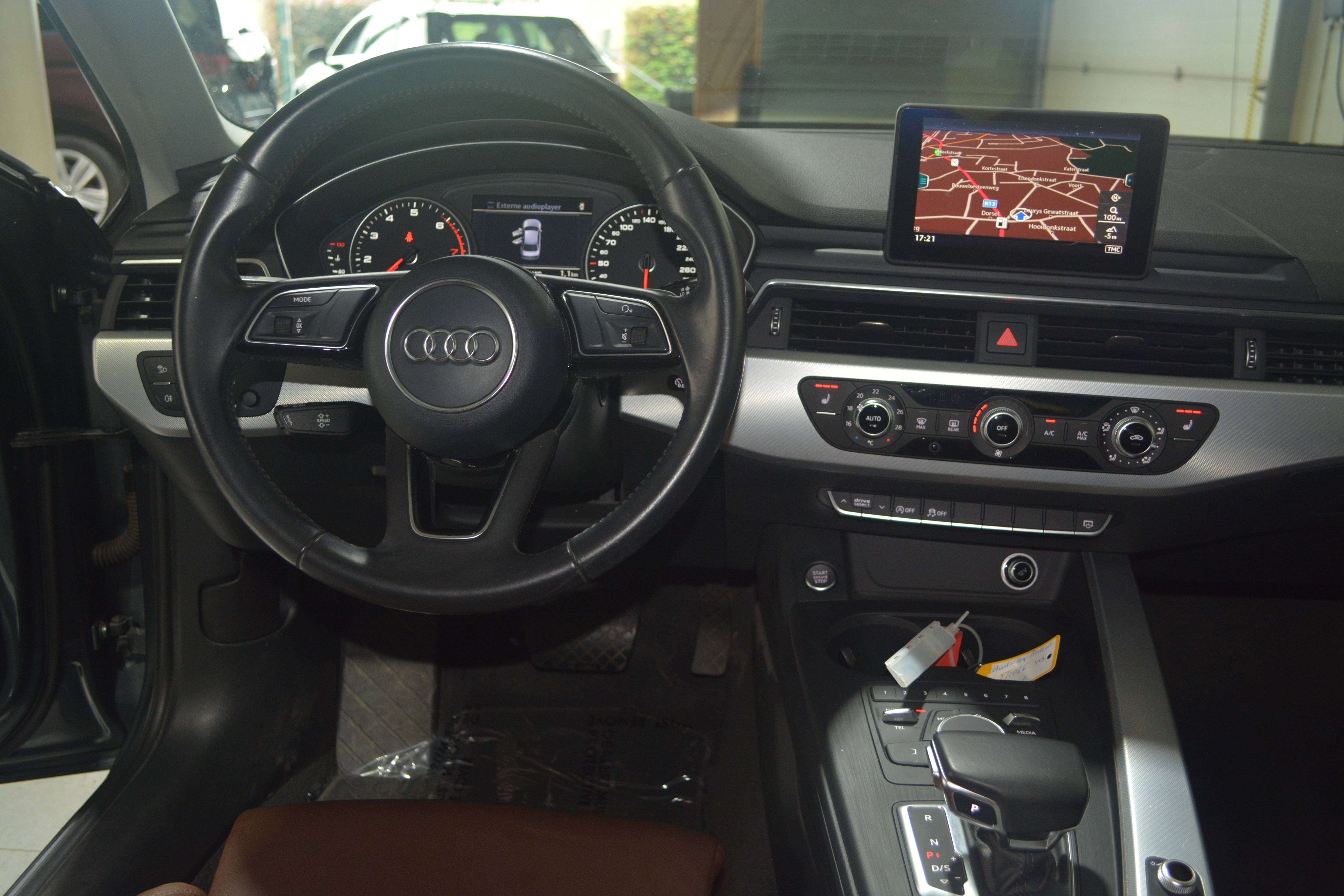 Audi A4 A4 2.0 TFSI Quattro Design S tronic / LEDER / SPORTZETELS / NAVI / 4 X 4