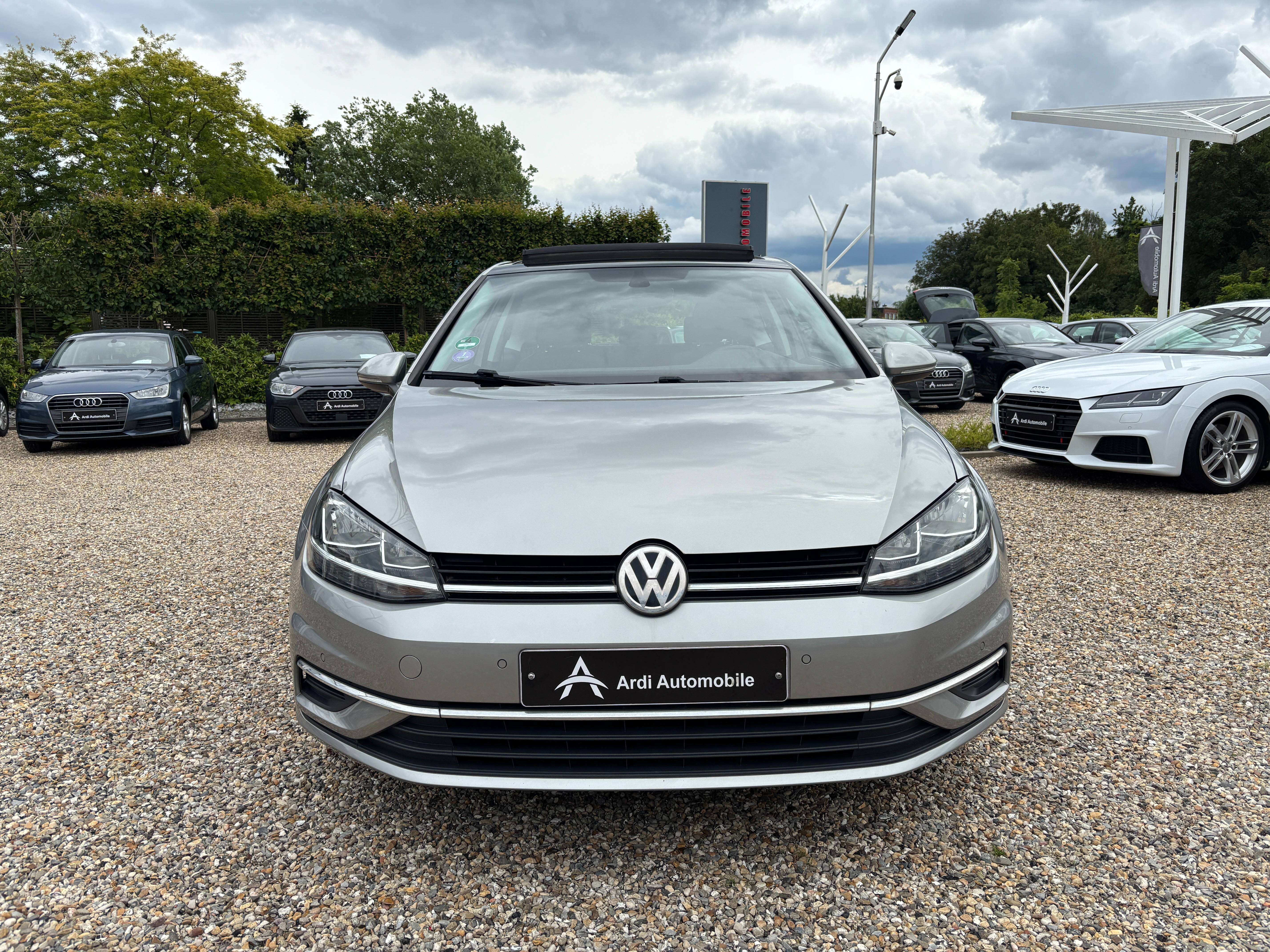 Volkswagen Golf 1.0 TSI *CARPLAY*TOIT OUV*CAMERA*ACC*1ER PROPRIO*GARANTIE*