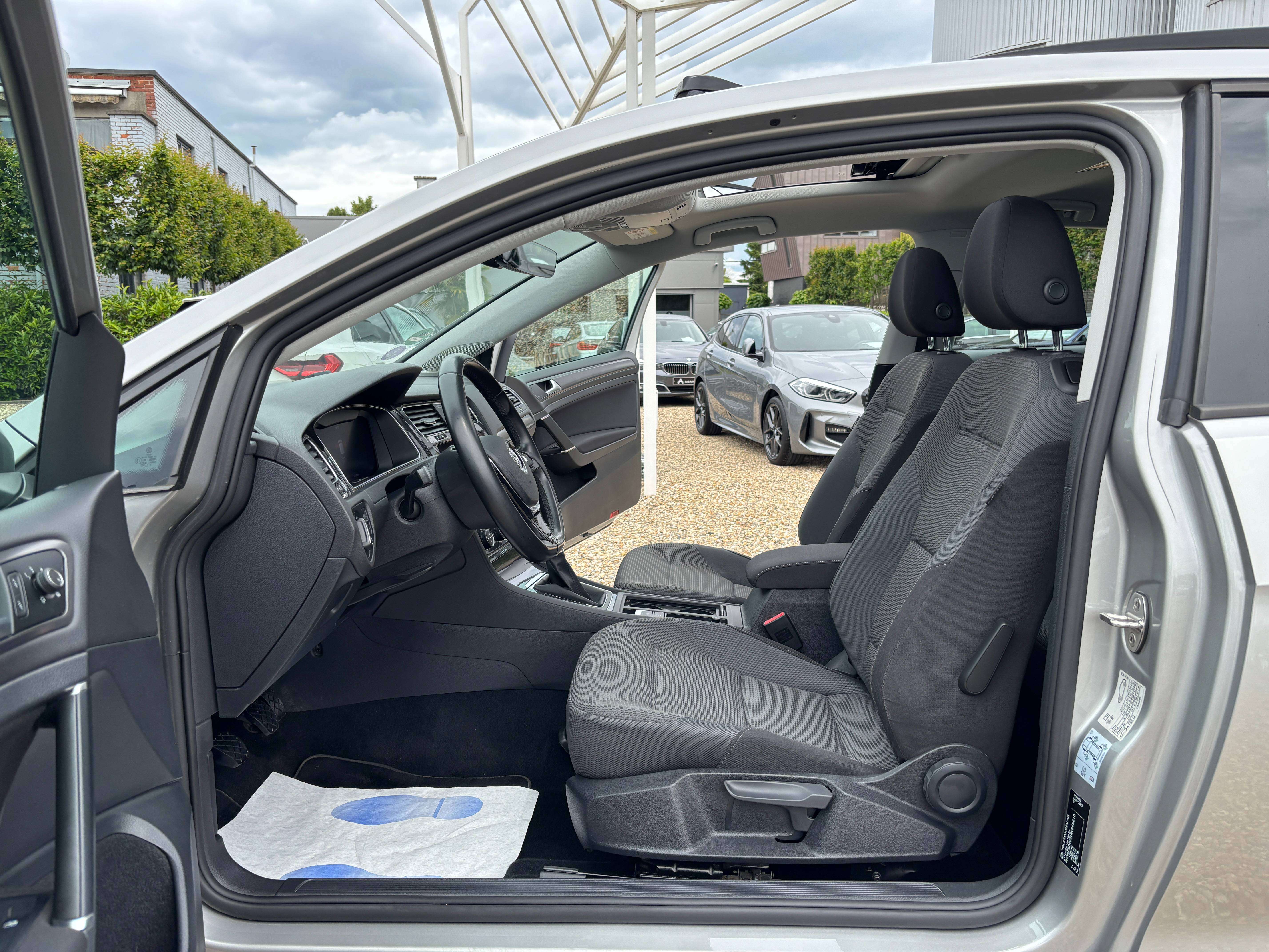 Volkswagen Golf 1.0 TSI *CARPLAY*TOIT OUV*CAMERA*ACC*1ER PROPRIO*GARANTIE*