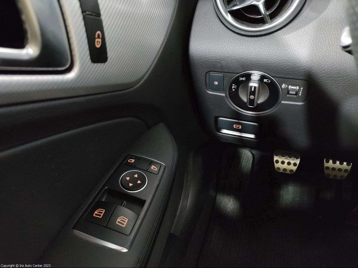 Mercedes-Benz SLC 180 1.6 |TOIT PANO| NAVI | CAPTEUR AV-AR | BLUETOOTH