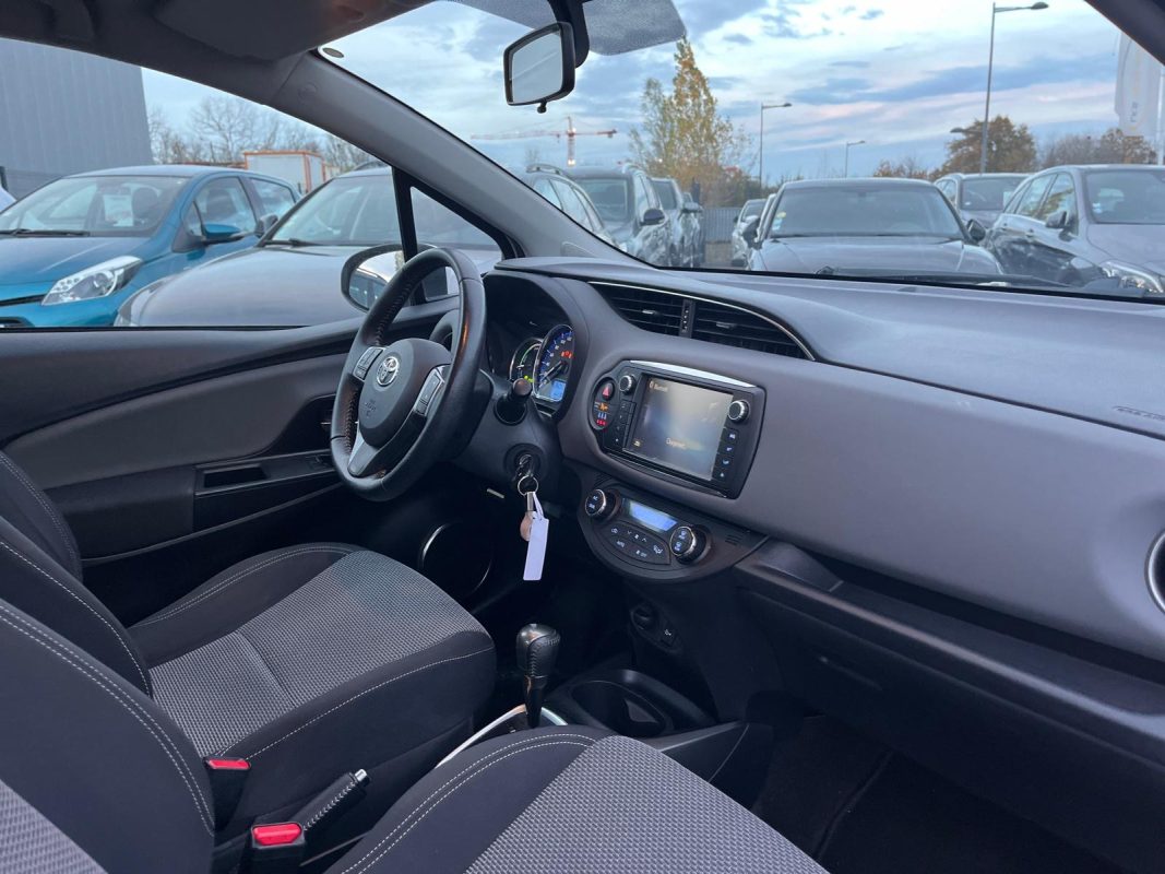 Toyota Yaris III 1.5 HYBRID 100H DESIGN EDITION
