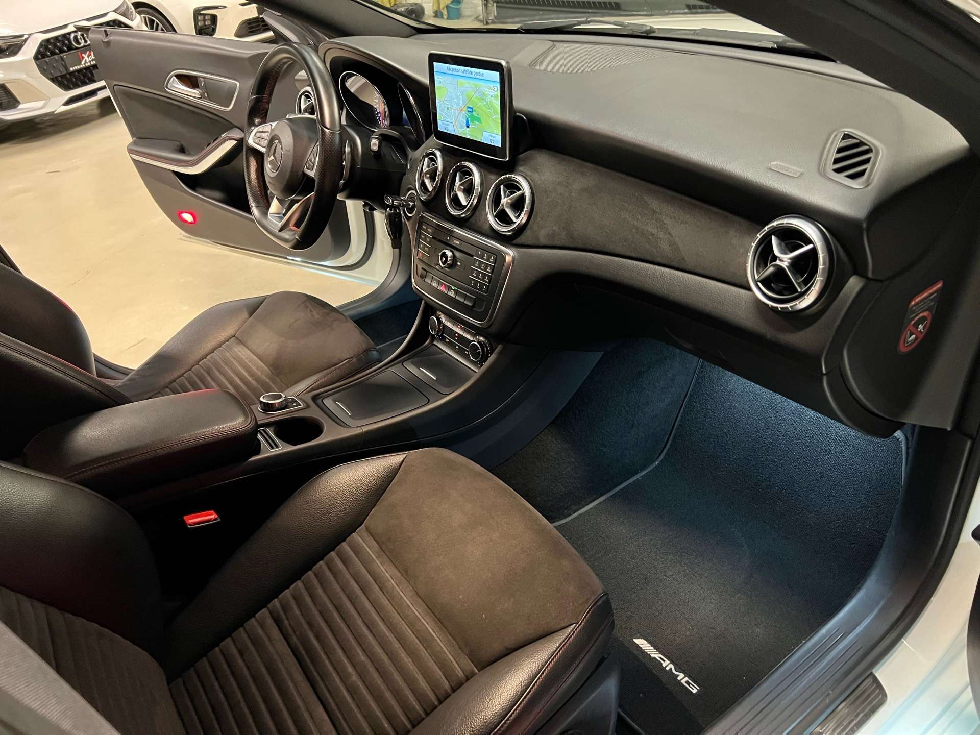 Mercedes-Benz CLA 200 *BERLINE*AUTO*AMG*CAMERA*ALCANTARA*GARANTIE*