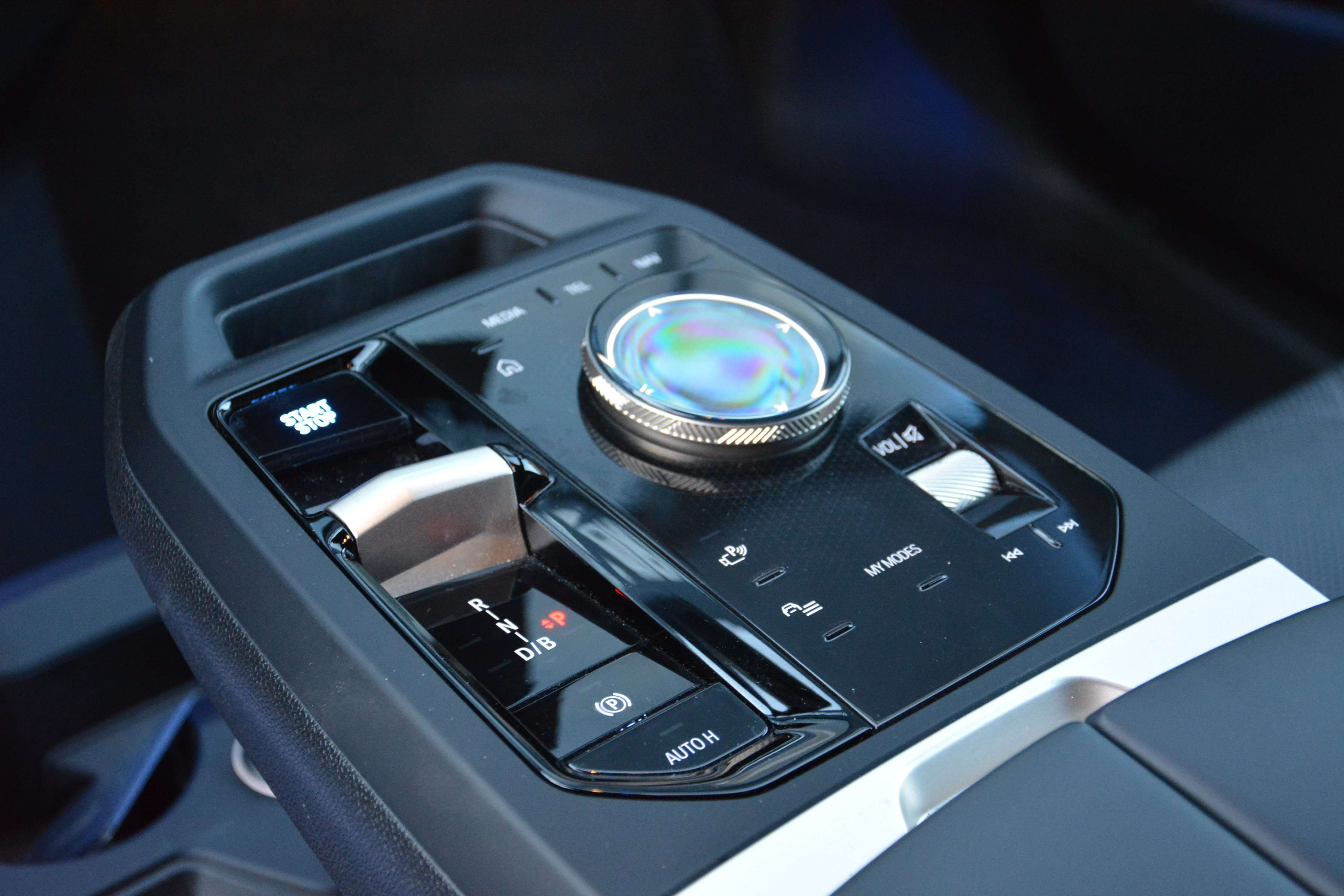 BMW iX xDrive40 M-Sport/360°/Laser/Trekhh/HUD/ACC/22"