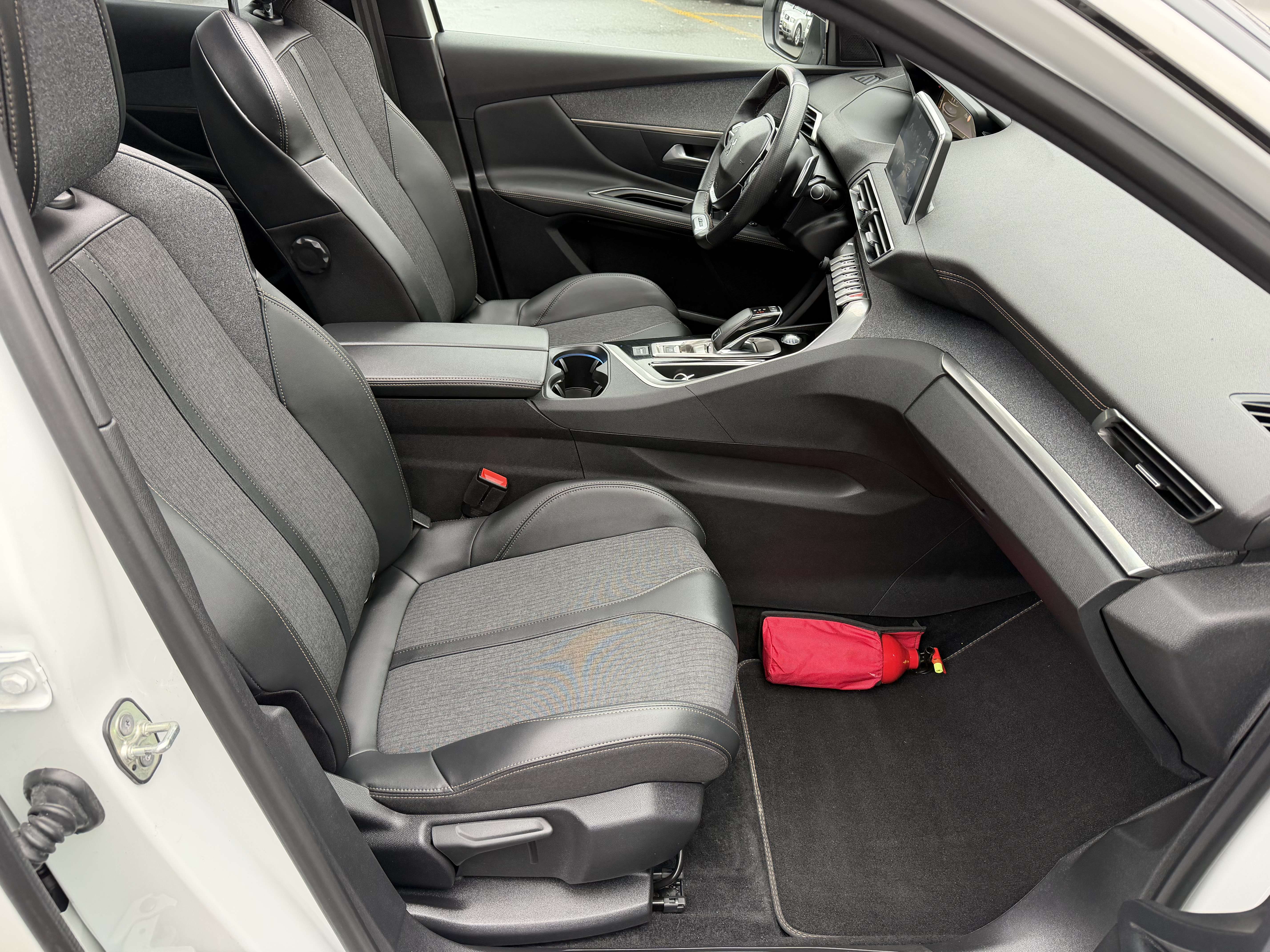 Peugeot 3008 3008 1.2 GT Line EURO 6DI*NAVI*Carplay*Cam360*