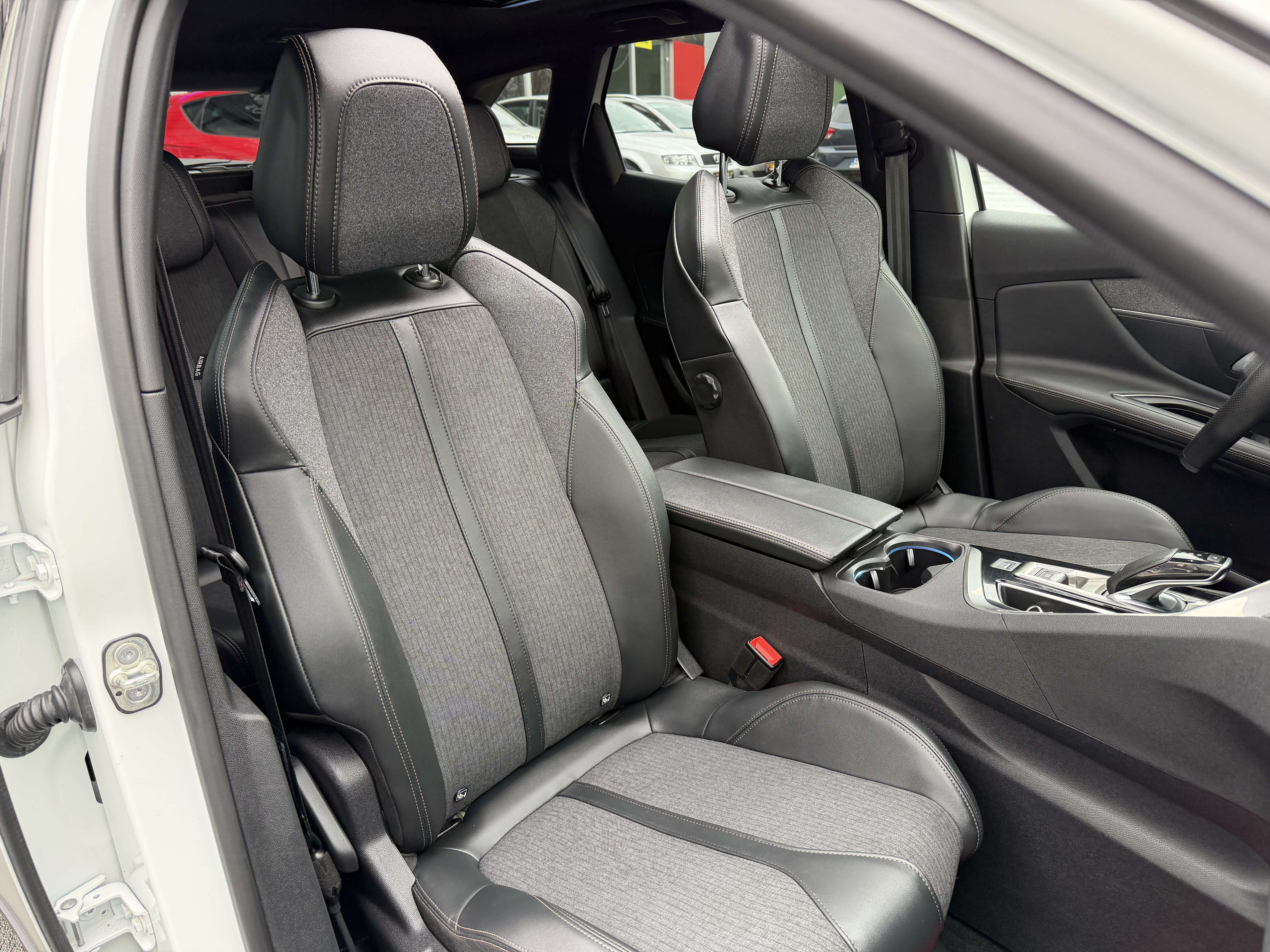 Peugeot 3008 3008 1.2 GT Line EURO 6DI*NAVI*Carplay*Cam360*